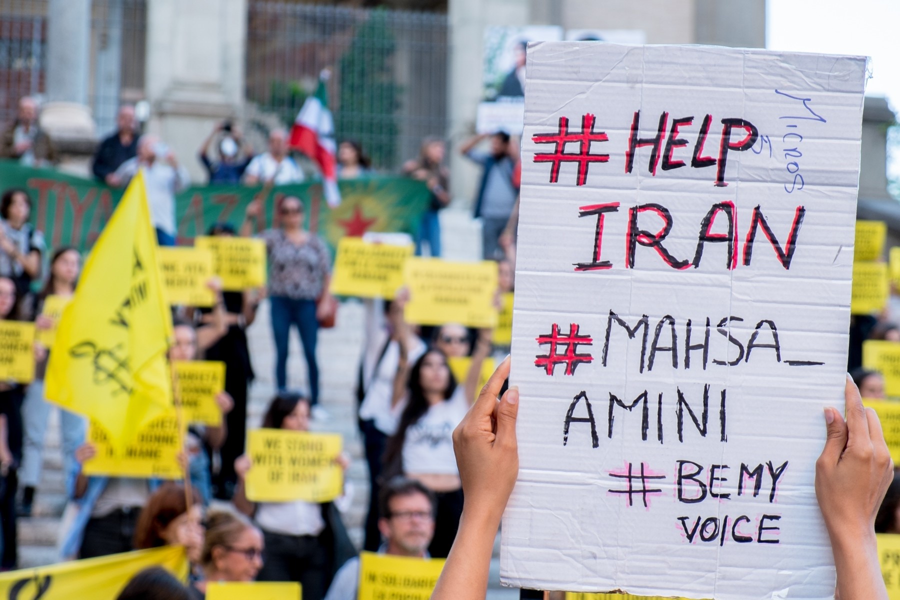 protest v podporo iranskim ženskam, italija