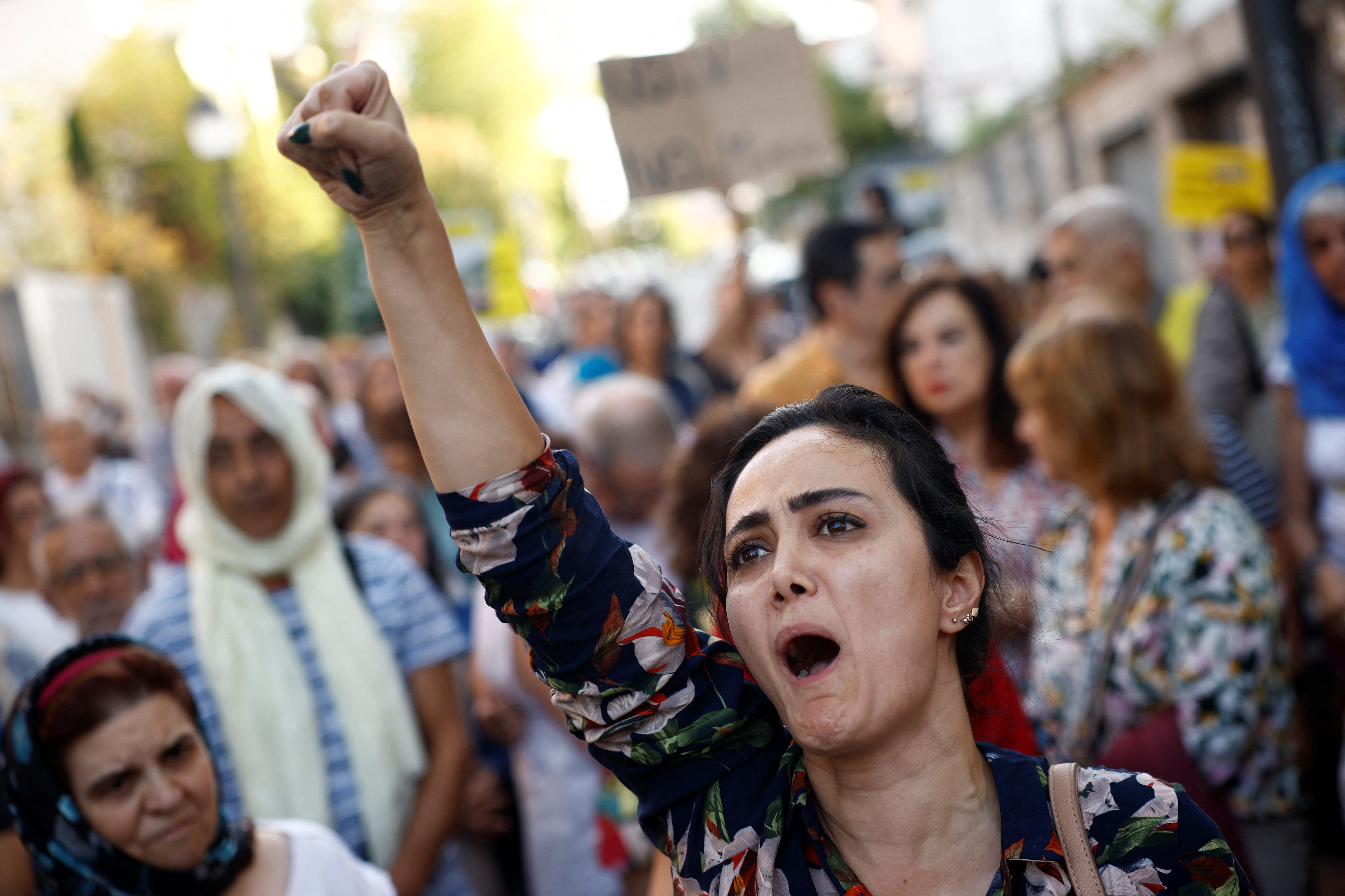 Juan Medin/REUTERS (Protesti v podporo za pravice Irank v Španiji).