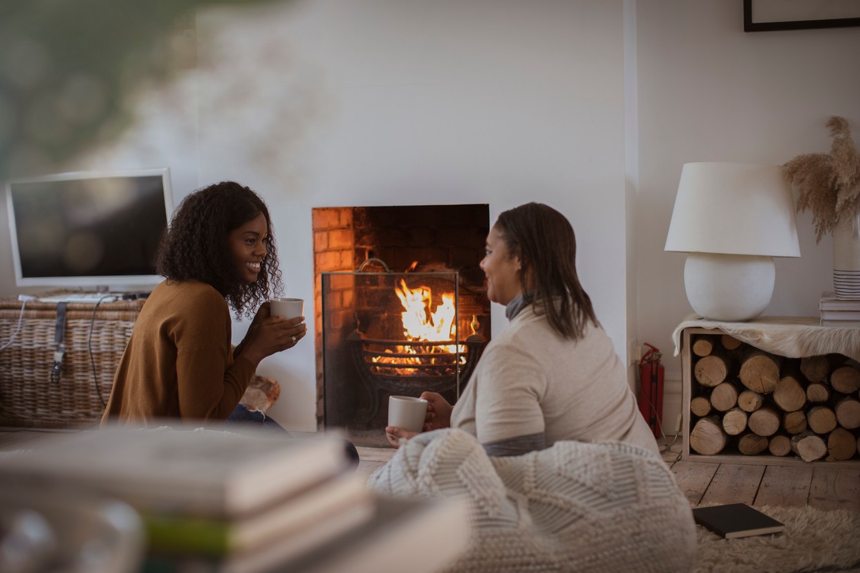 dnevna soba, prijateljici, kamin