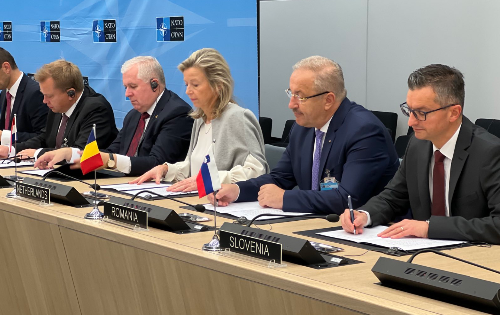 Marjan Šarec, podpis pogodbe