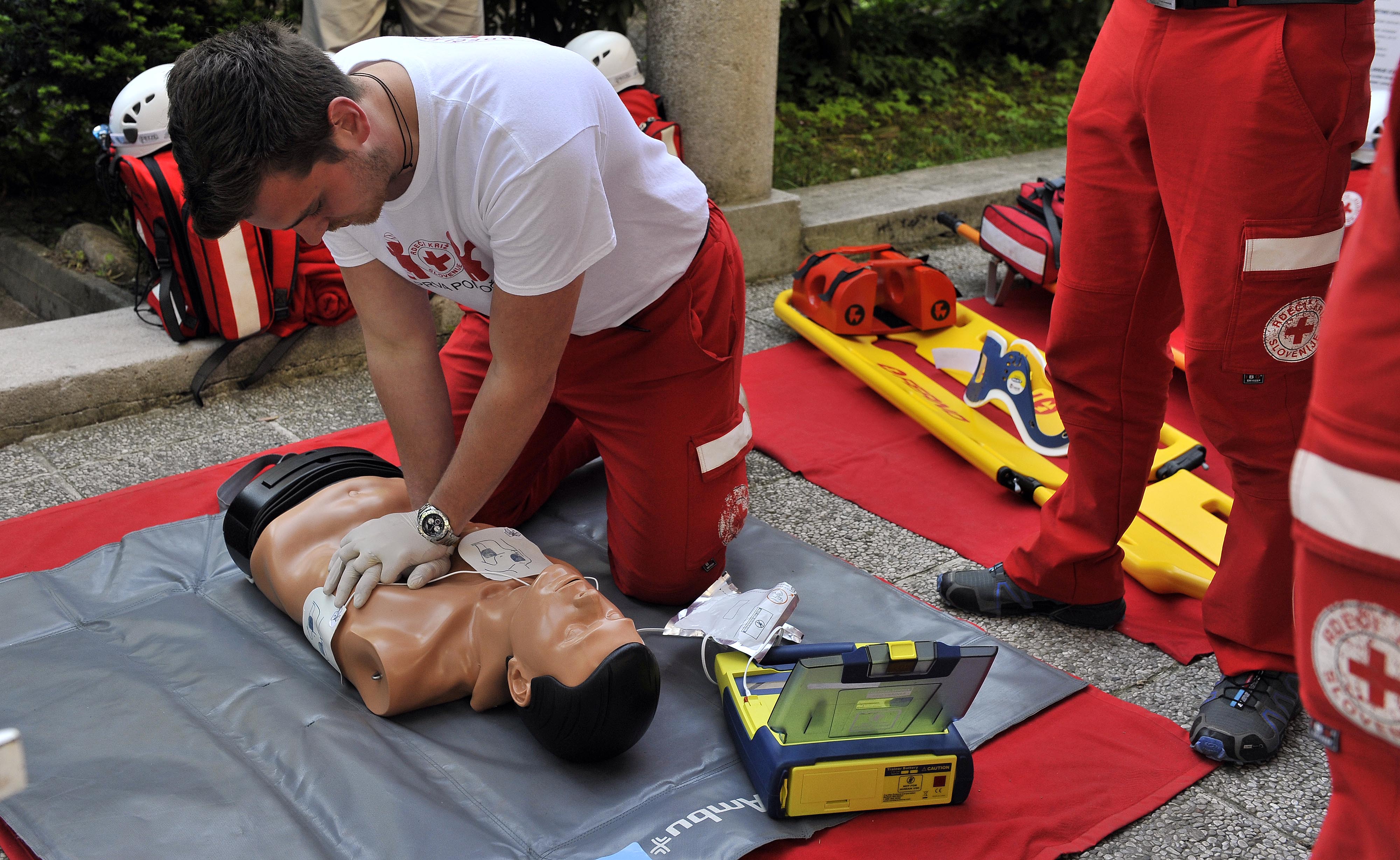 oživljanje, defibrilator