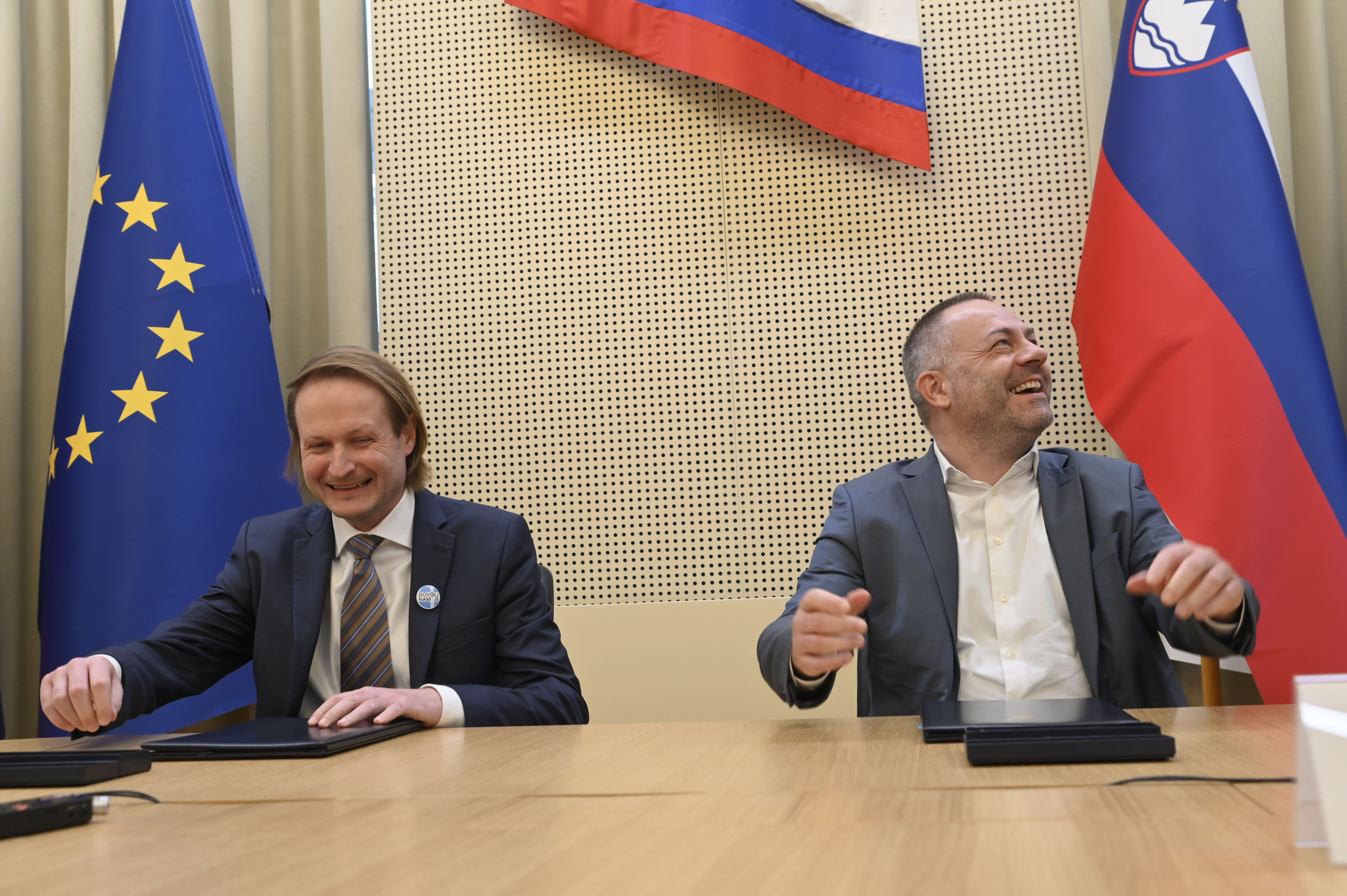 Podpis stavkovnega sporazuma med vlado in zdravniškim sindikatom Fides