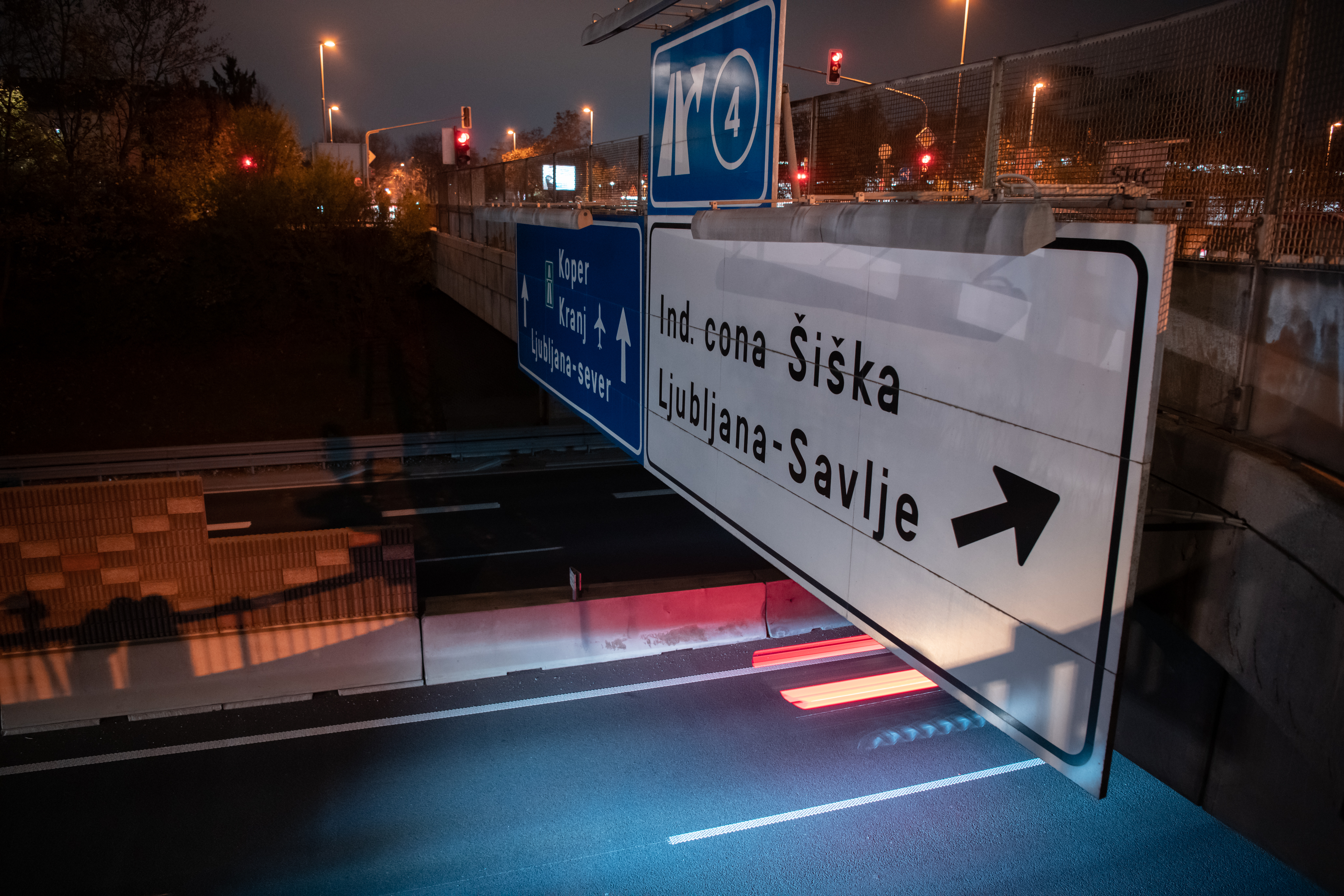 izklopljena cestna razsvetljava, dars