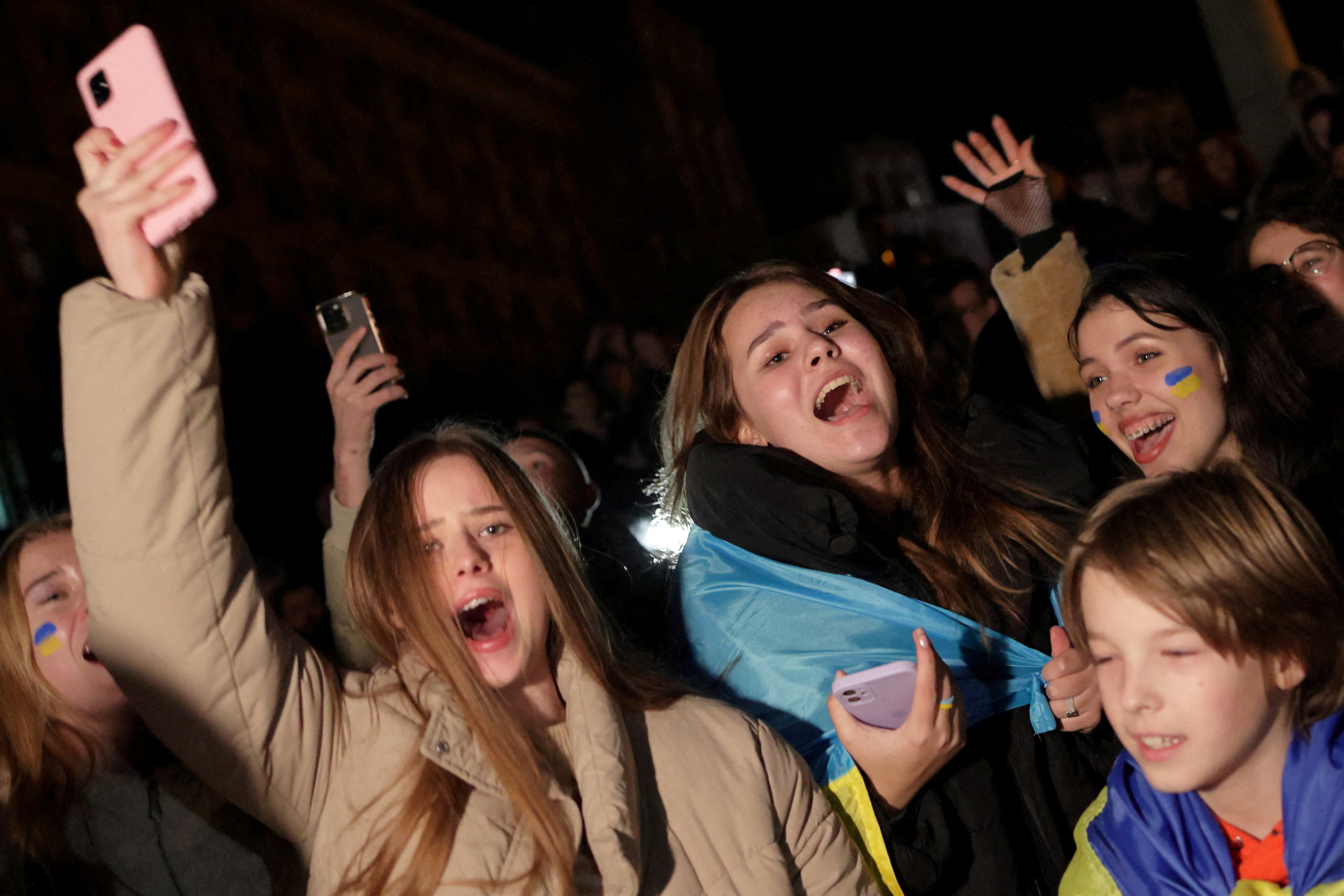 Veselje ob osvoboditvi Hersona (Vir: Murad Sezer/REUTERS)
