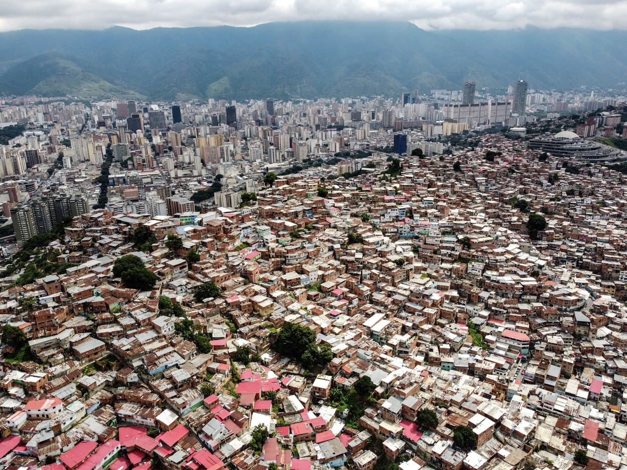 caracas, prenaseljenost,