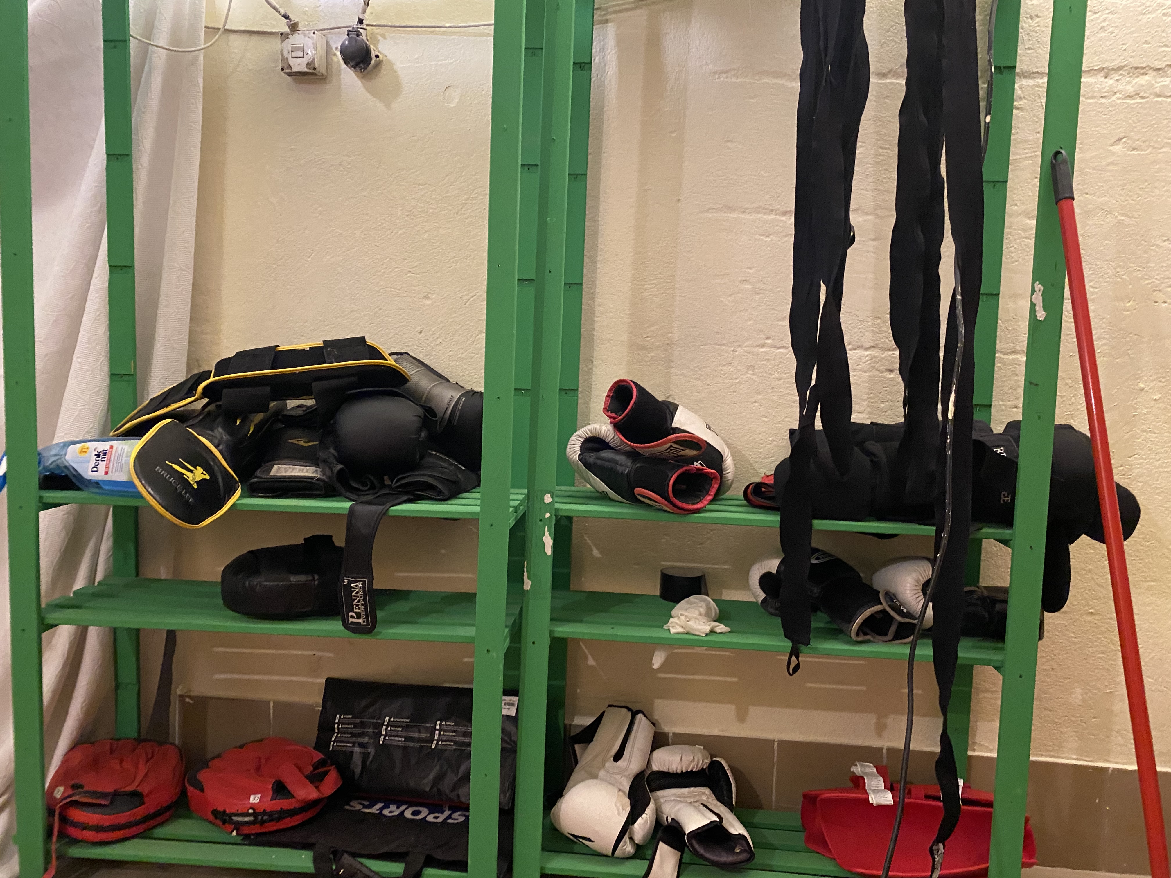 avtonomna cona, plac