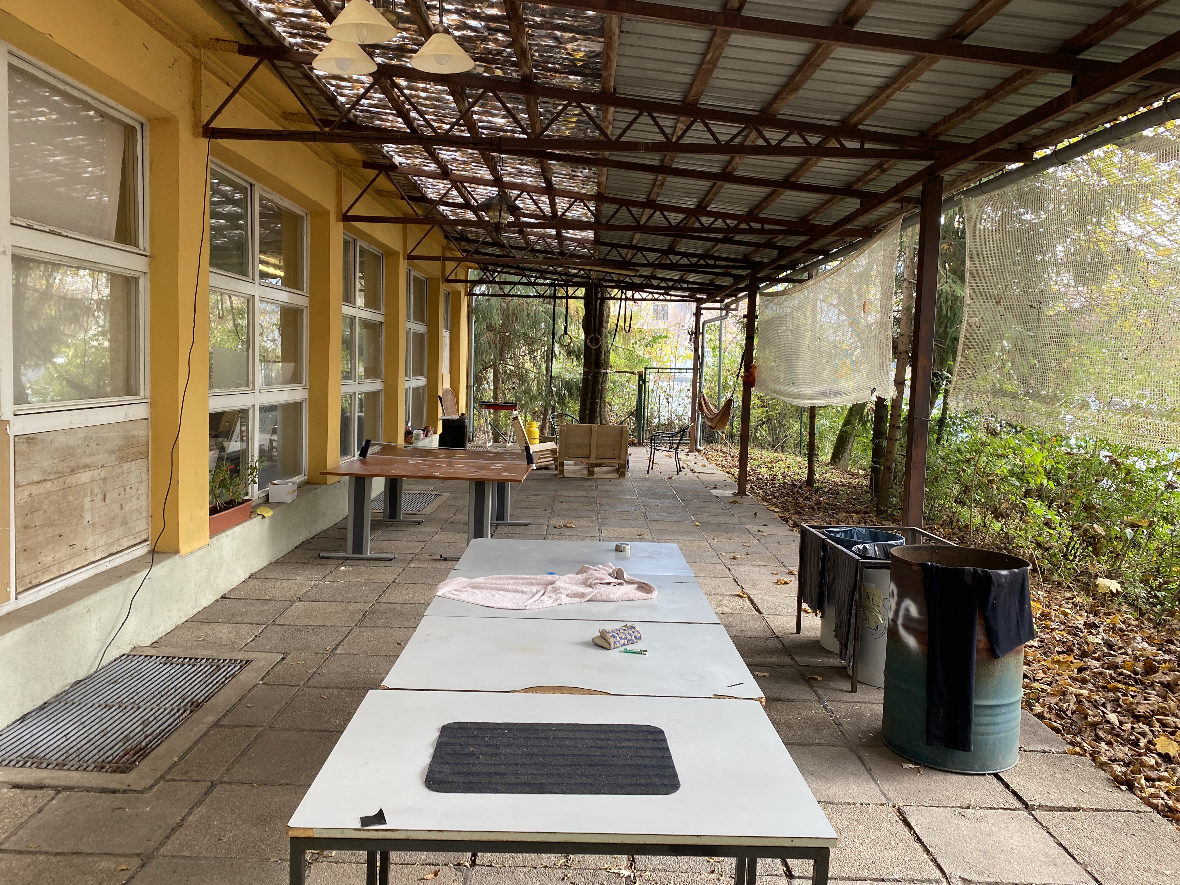 avtonomna cona, plac