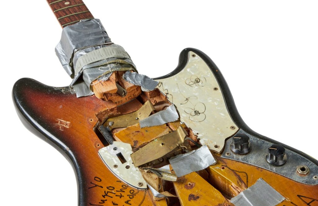 1668522863-kurt-cobain-kitara-3-1024x663.jpg