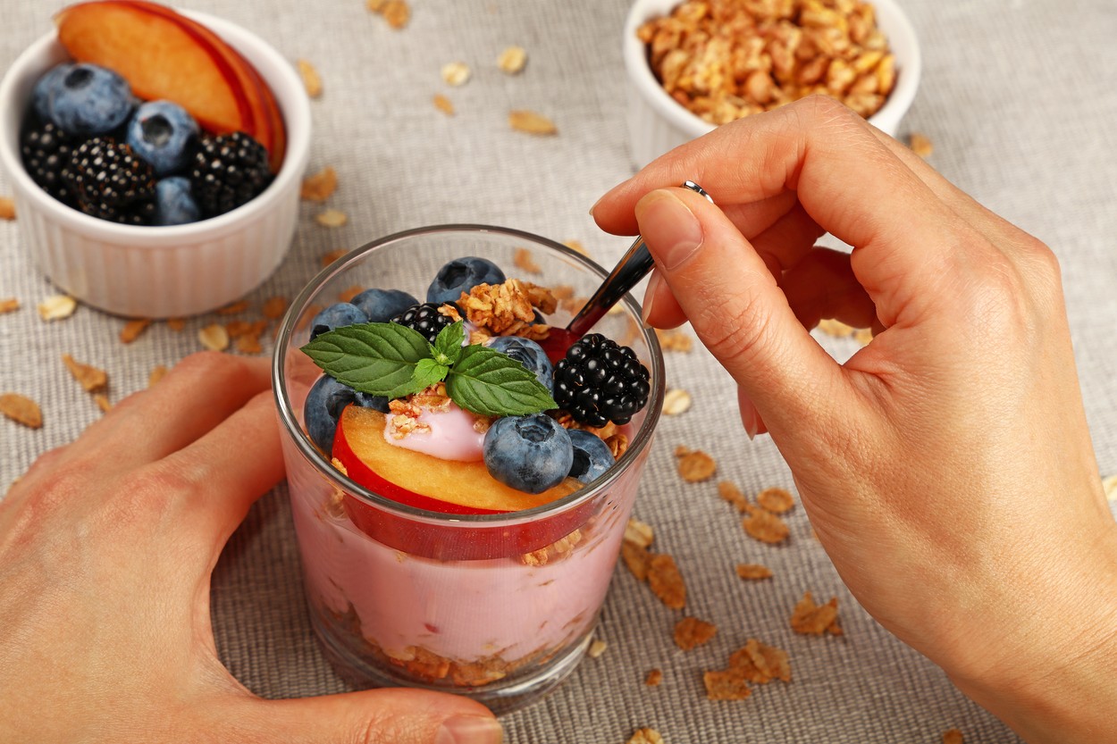 jogurt, sladica, sadje