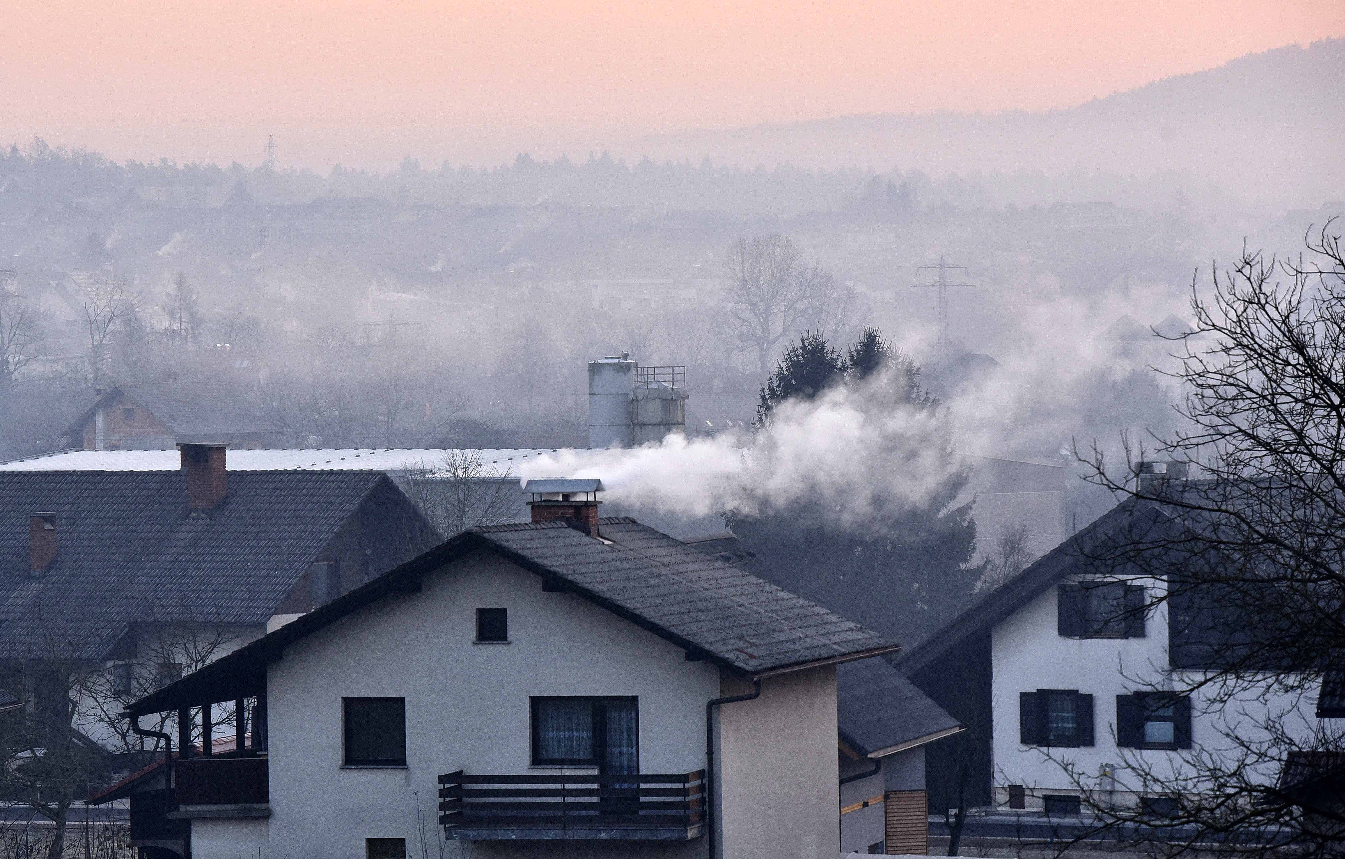 Jutranje meglice mikrodelci dimniki