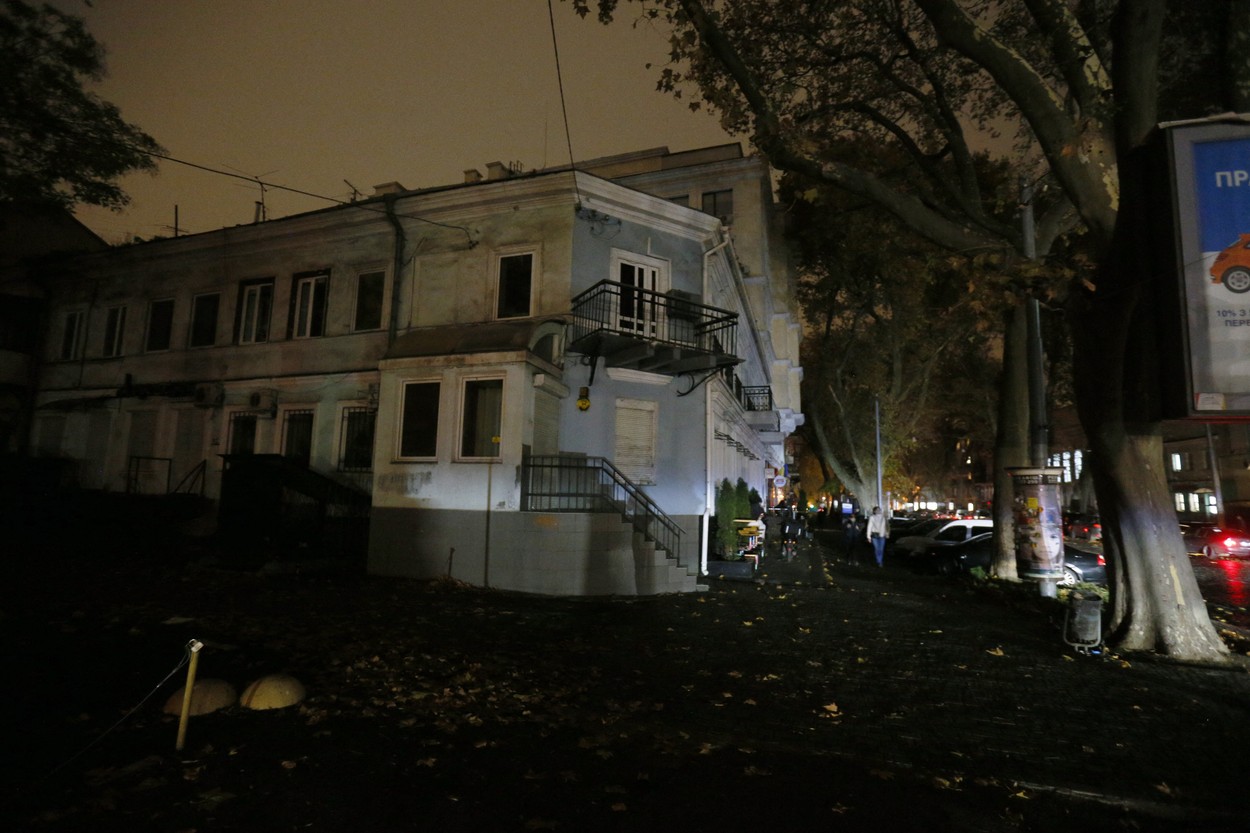 Ukrainians face power outage in Odesa
