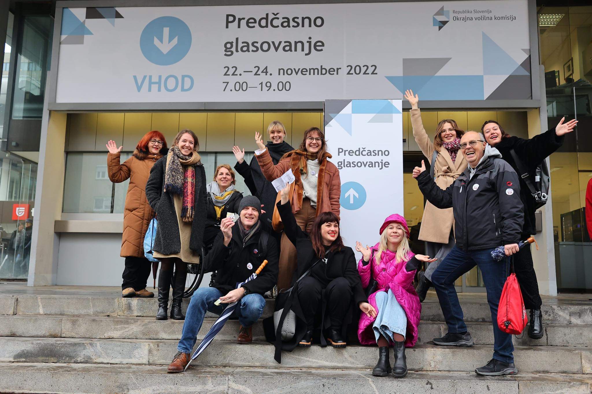 Predstavnice Inštituta 8. marec so oddale predčasni referendumski glas