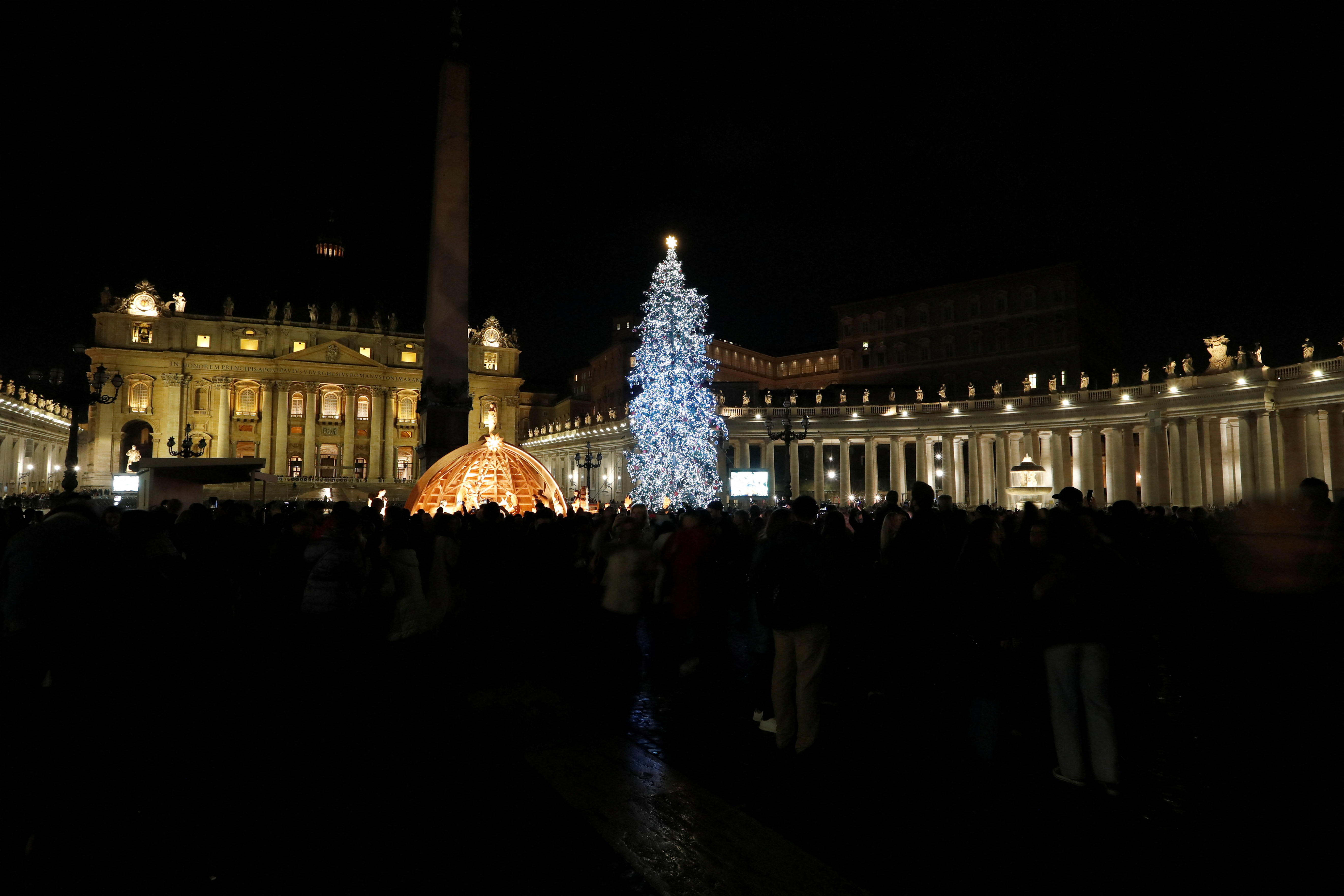 Vatikan jaslice in božično drevo
