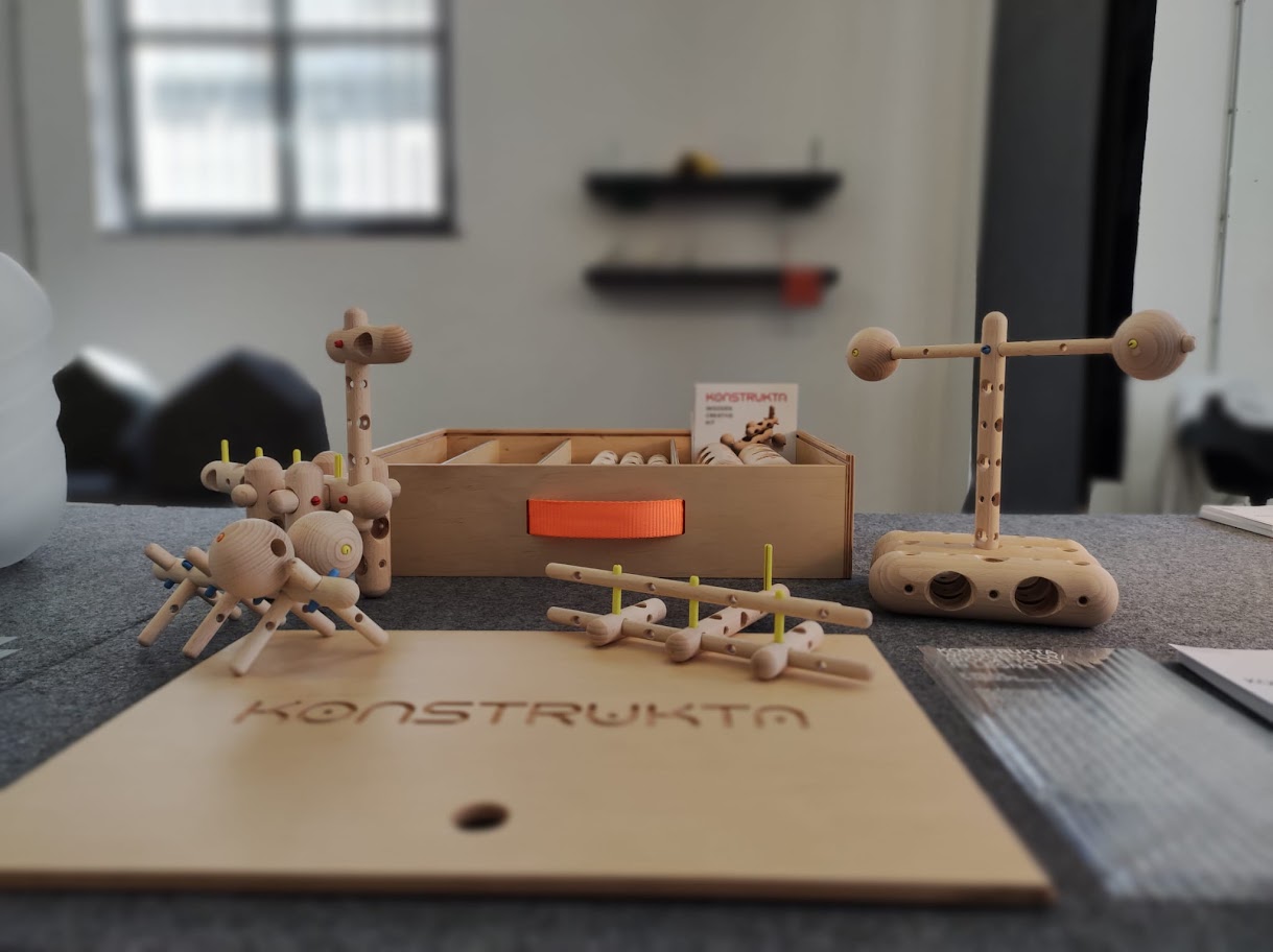 Konstrukta, Niko Kralj