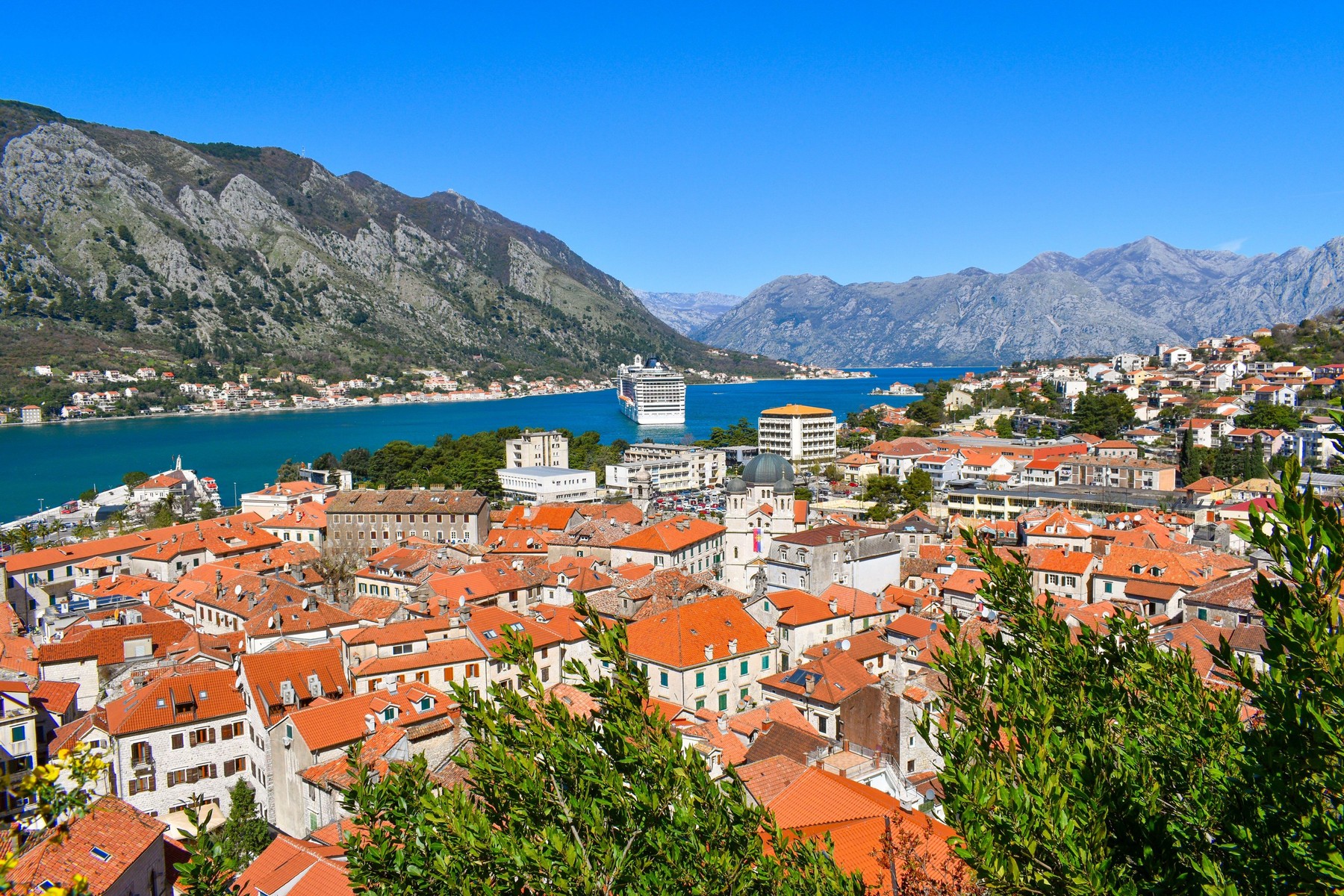 Črna gora, Kotor, mesto, morje