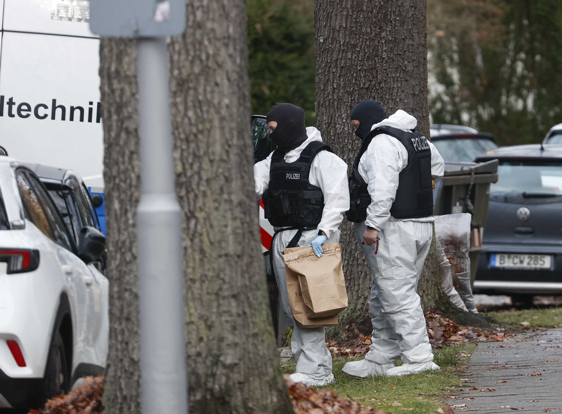 Germany arrests far-right suspects, ex-soldiers over coup plot