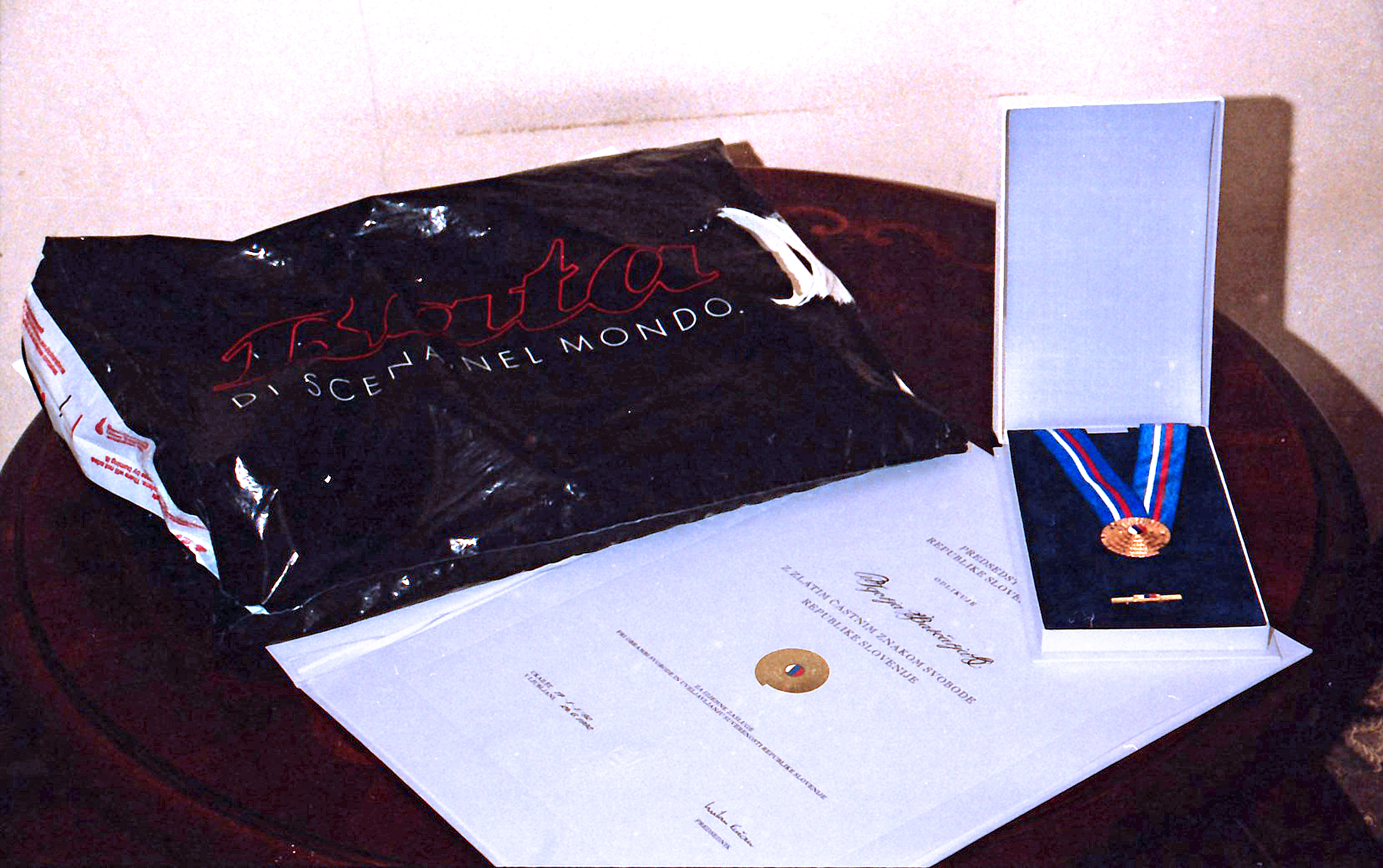 Zlati častni znak svobode