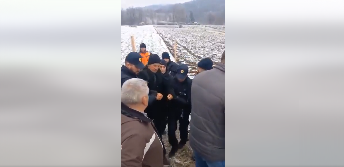 policija,kanal,c0,ježica,ljubljana,kanalizacija,protest