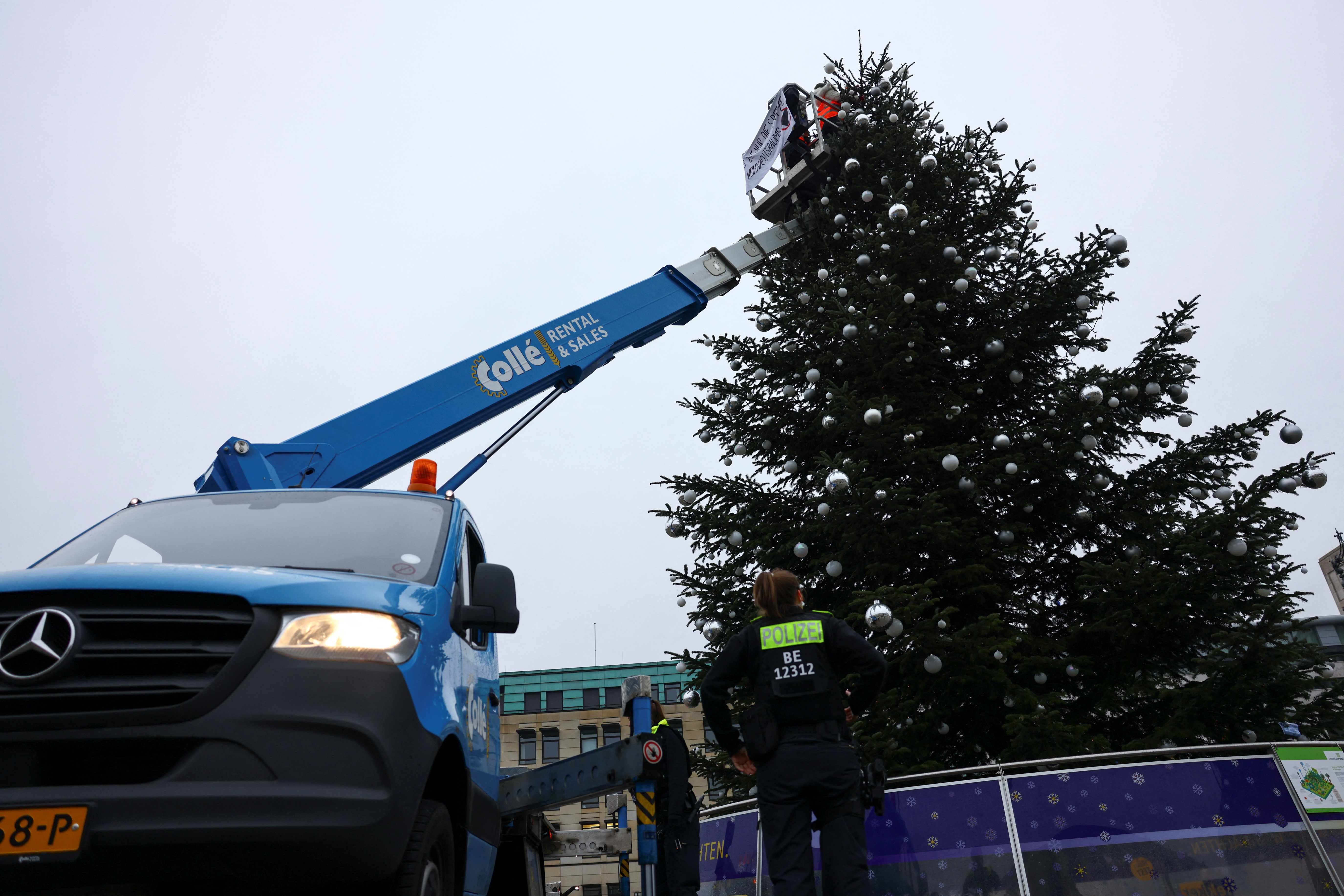 Christian Mang/REUTERS