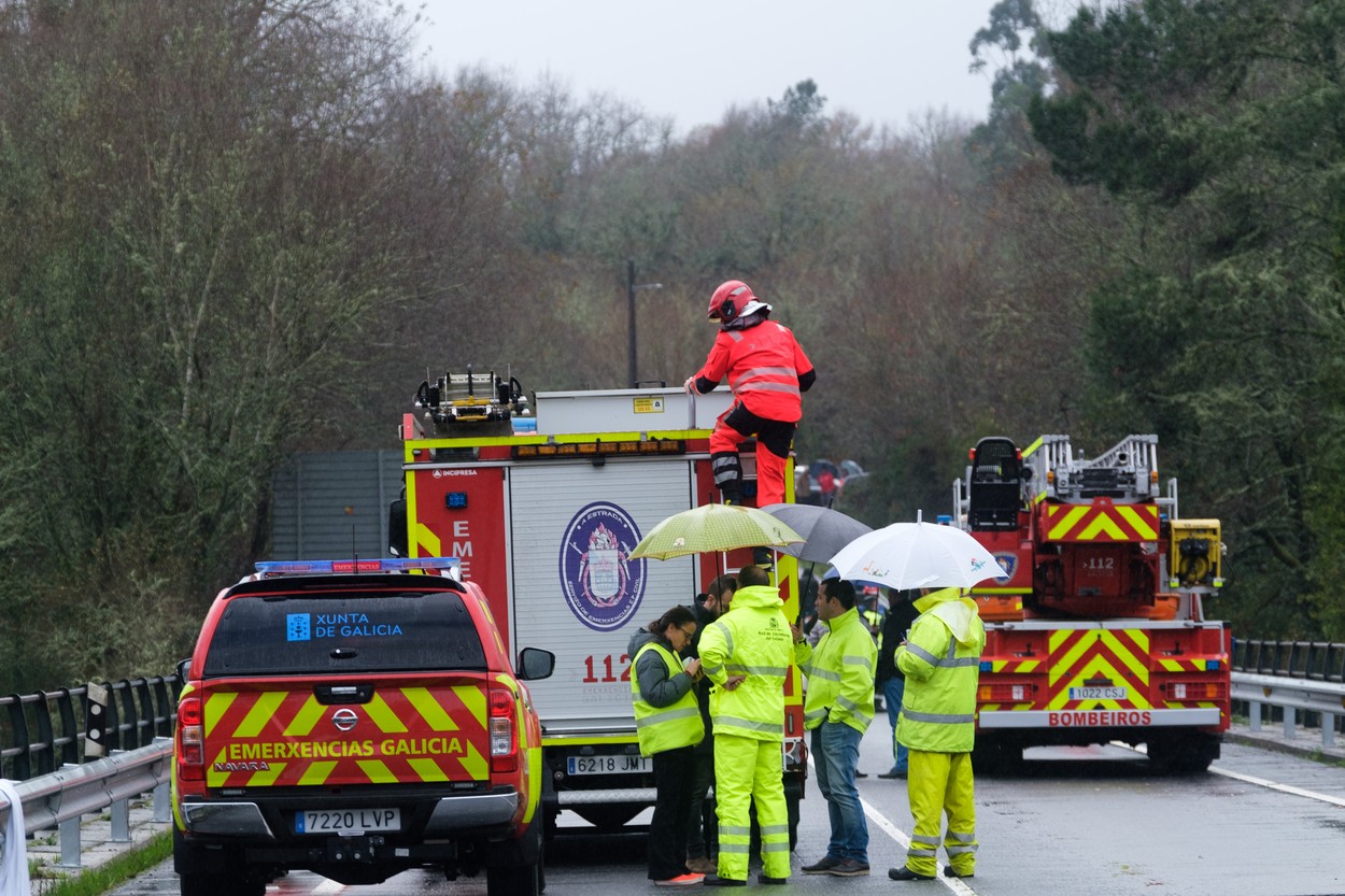 Four dead and three missing after a bus falls into the river Lérez in Cerdedo-Cotobade, Pontevedra