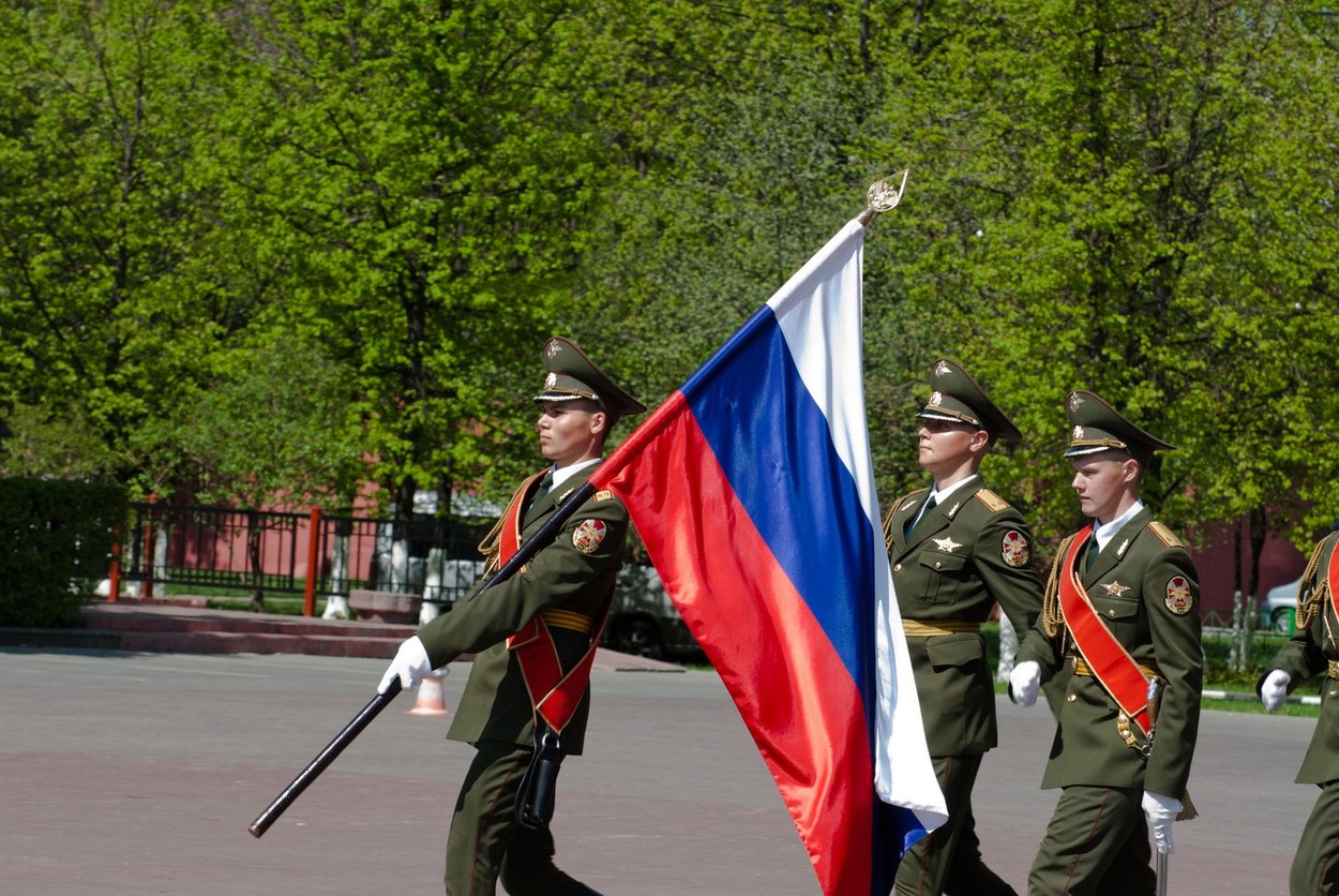 Russian soldiers with a national flag