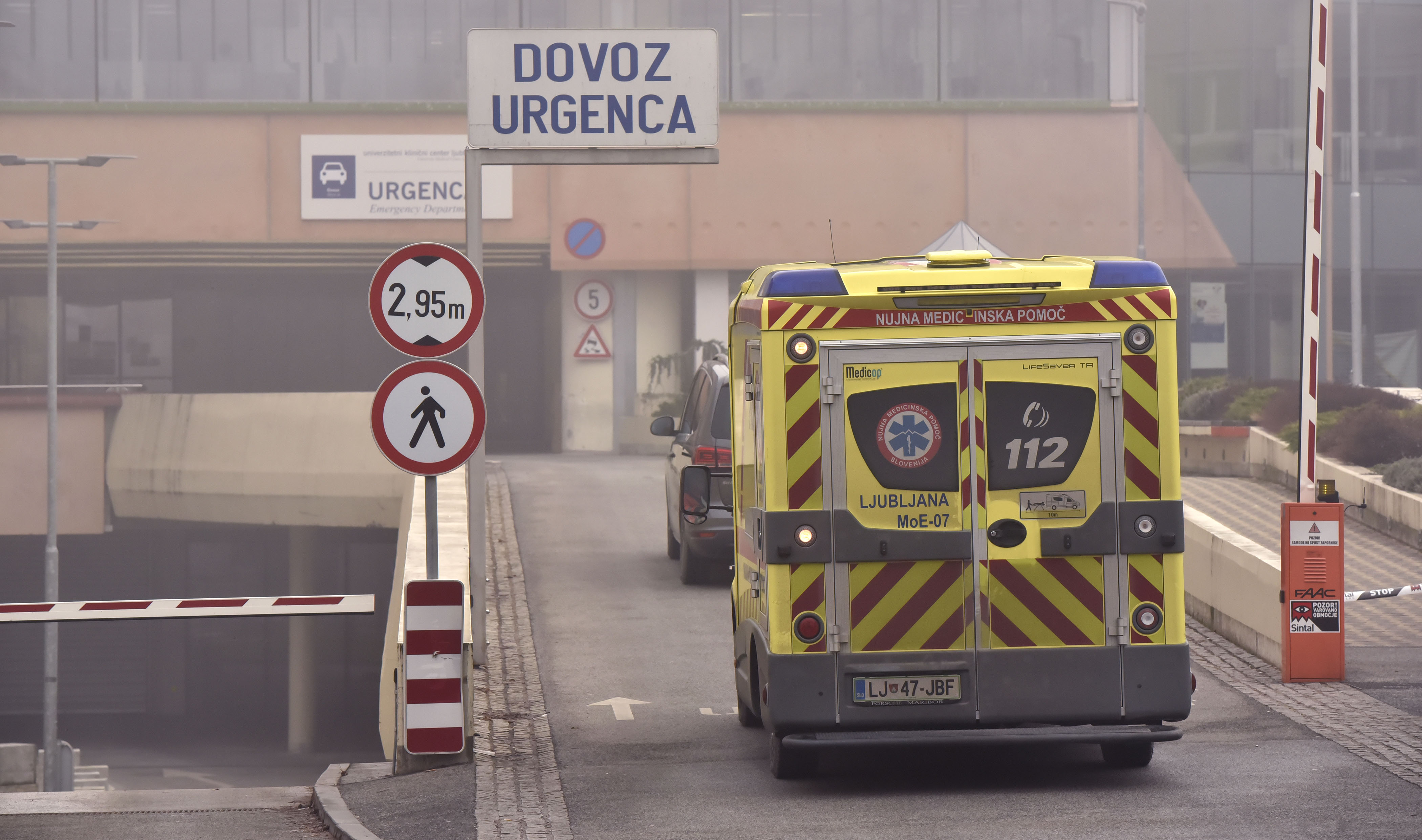 Reševalna vozila urgenca novoletno jutro