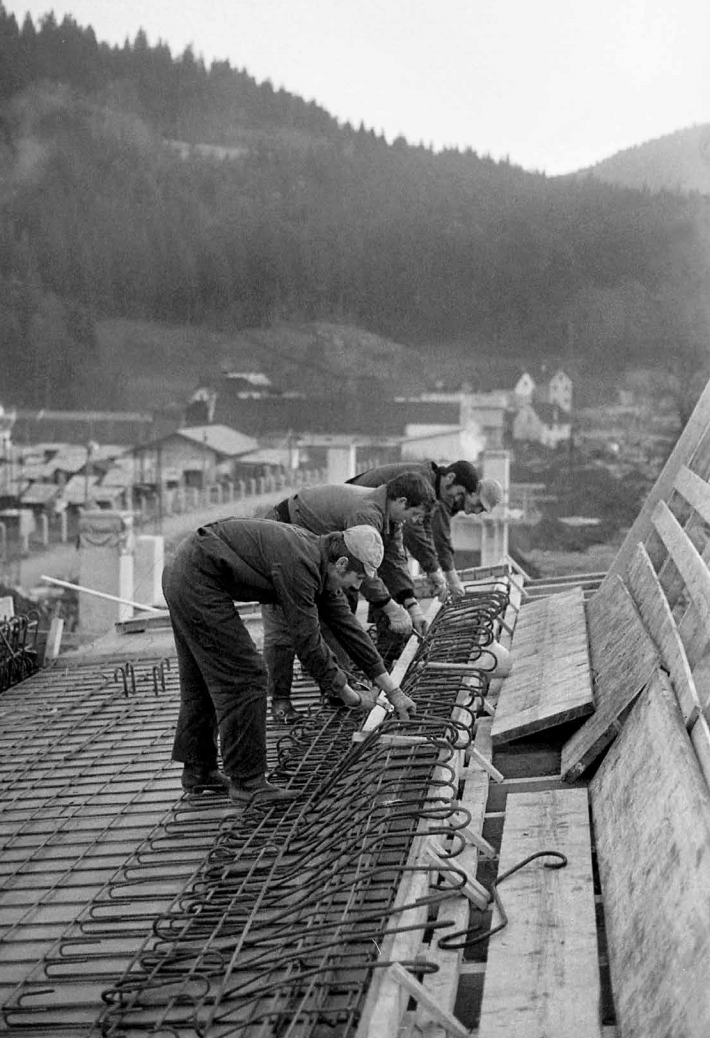 Edi Šelhaus, hrani: Muzej novejše zgodovine Slovenije | Armiranje viadukta Verd. 
