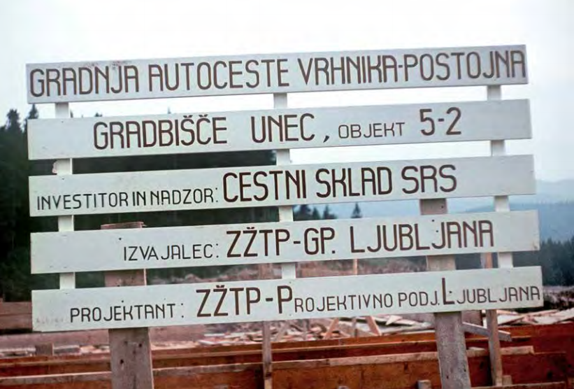 neznan, vir: arhiv DARS d. d. | Oznaka gradbišča. 
