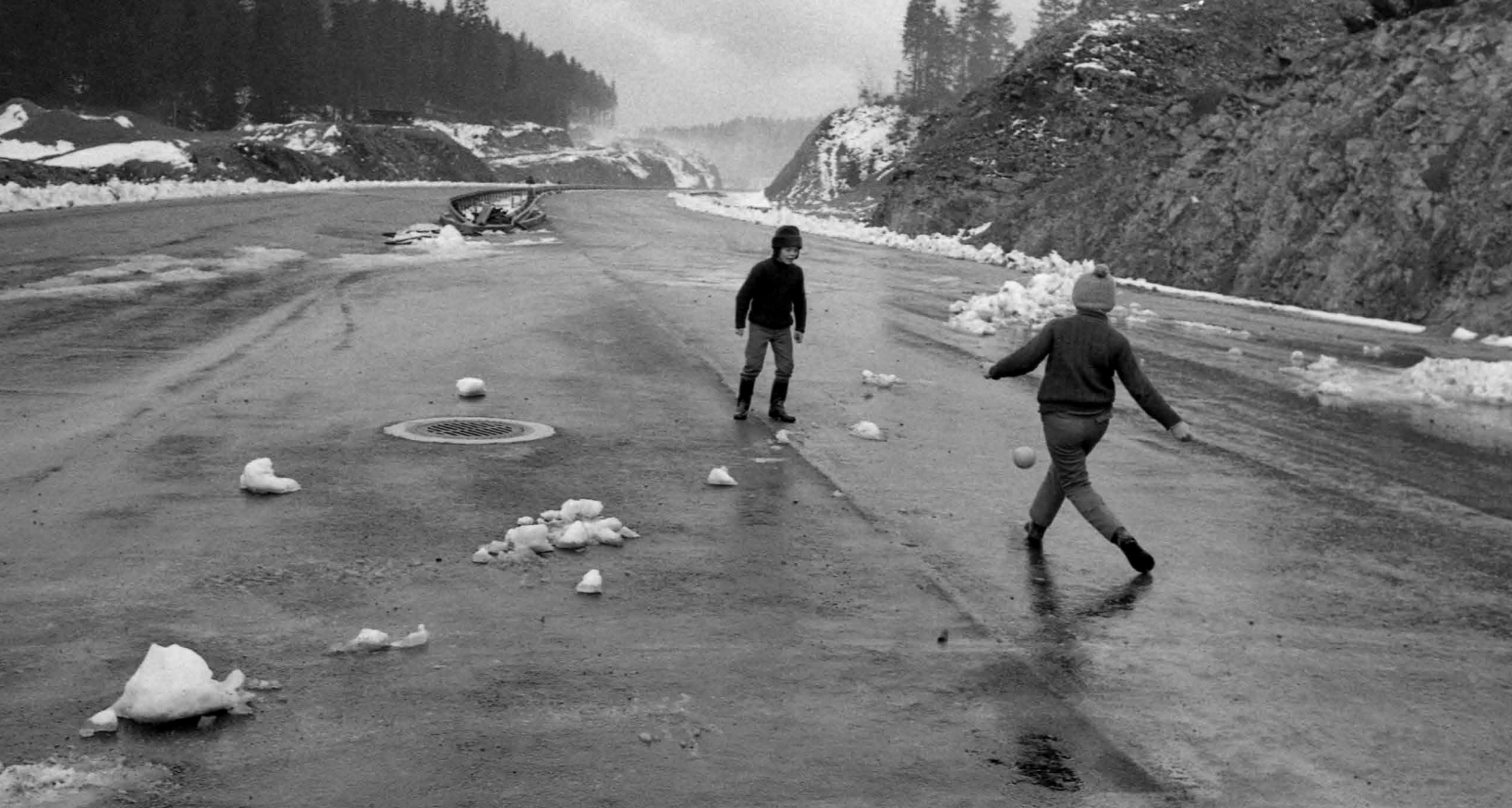 Joco Žnidaršič, hrani: Muzej novejše zgodovine Slovenije | Igra na skoraj dokončani avtocesti.