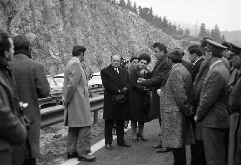 neznan, hrani: Muzej novejše zgodovine Slovenije | Približno dva tedna pred odprtjem je prvi avtocestni odsek v Sloveniji in
Jugoslaviji obiskal predsednik države Josip Broz Tito s soprogo Jovanko.