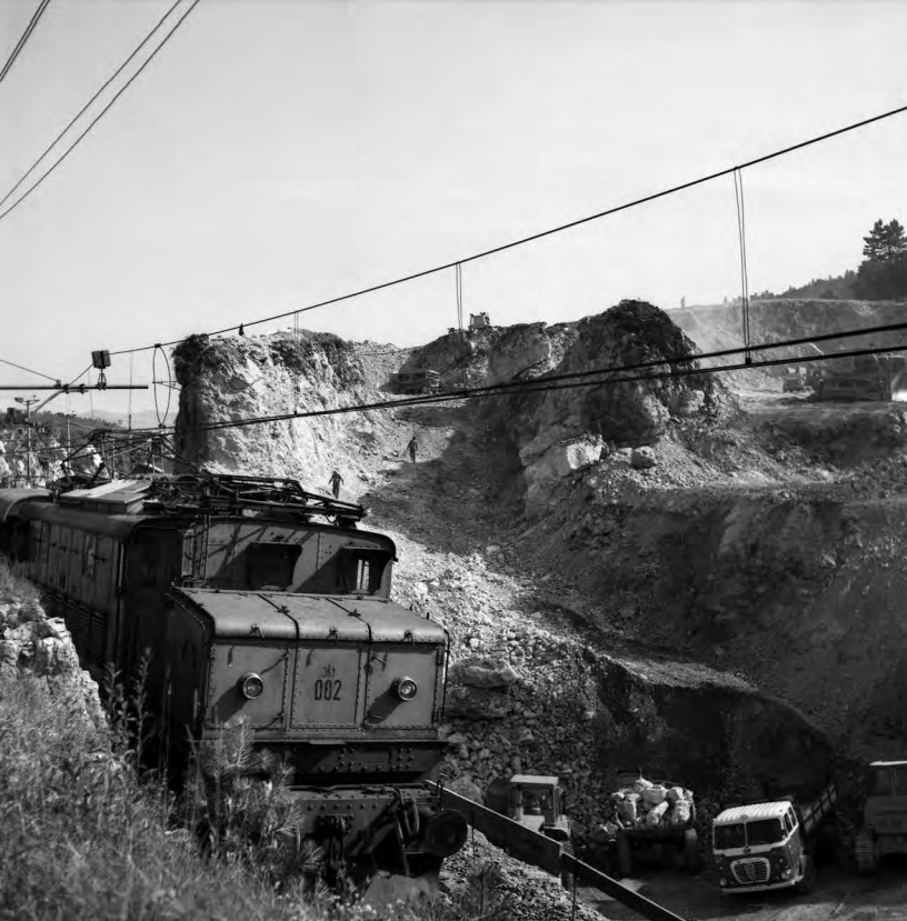 Ivan Kramžar, hrani: Muzej novejše zgodovine Slovenije | Zemeljska dela na cesti.