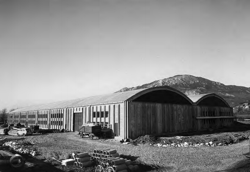 neznan, hrani: Muzej novejše zgodovine Slovenije | Pogled na garaže Avtocestne baze Postojna.