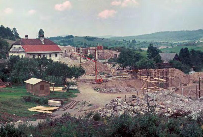 neznan, vir: arhiv DARS d. d. | Priprava železnih konstrukcij za betoniranje stebra viadukta Unec.