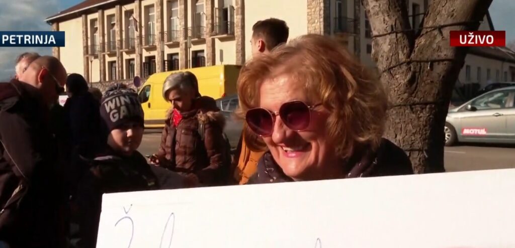 1672315332-1672312042-petrinja-prosvjed-1024x494.jpg