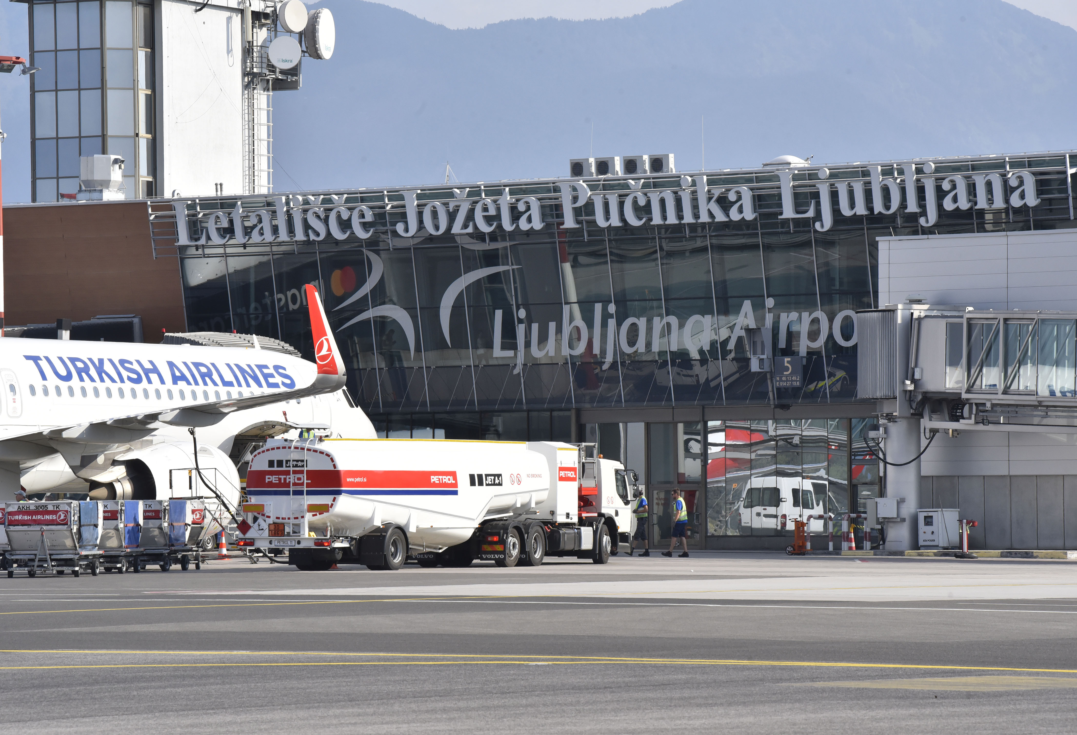 Letališče Jožeta Pučnika.Turkish airlines,brnika,ljubljana