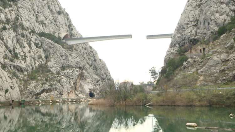 most čez reko Cetino