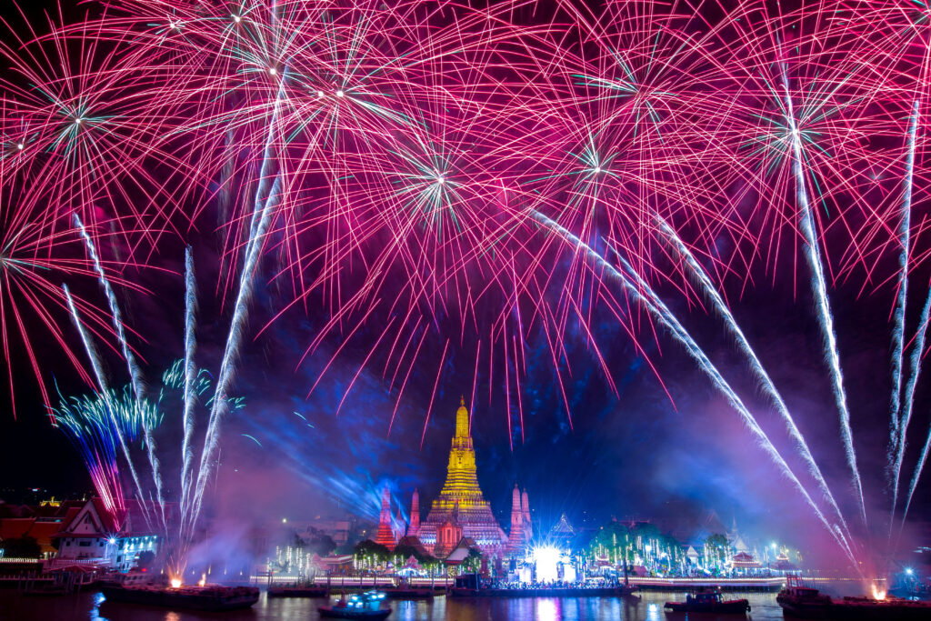 1672511490-2022-12-31T181517Z_1393791771_RC25HY9CPIGD_RTRMADP_3_NEW-YEAR-THAILAND-FIREWORKS-1024x683.jpg