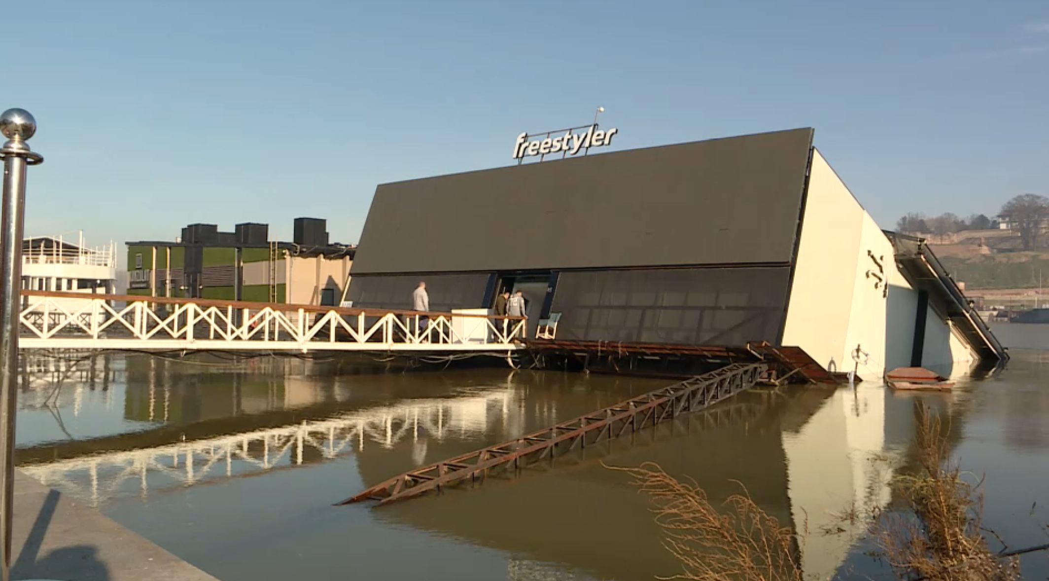 splav v beogradu potonil