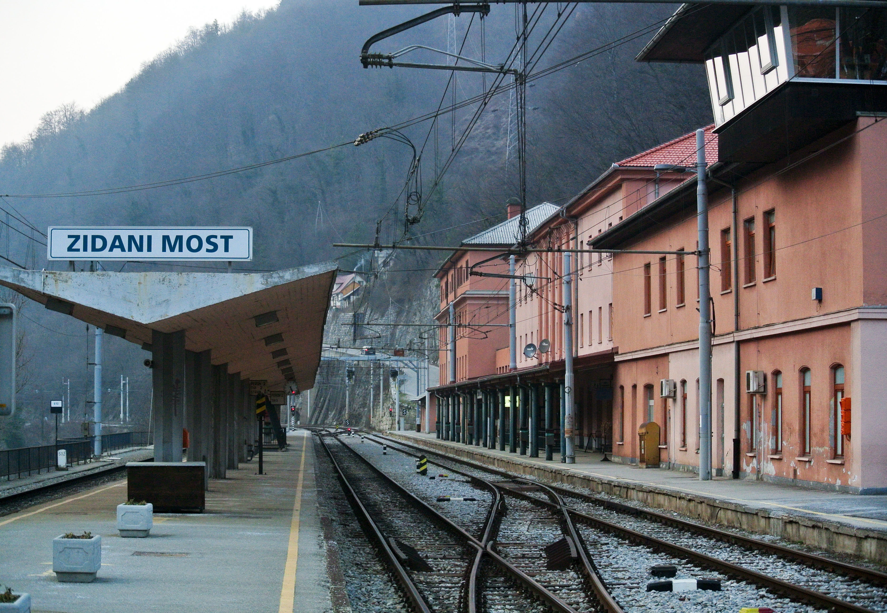 Zidani Most, železnica, postaja, vlak