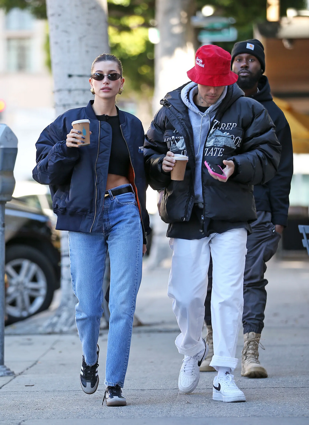 1673283830-Hailey-Bieber.png
