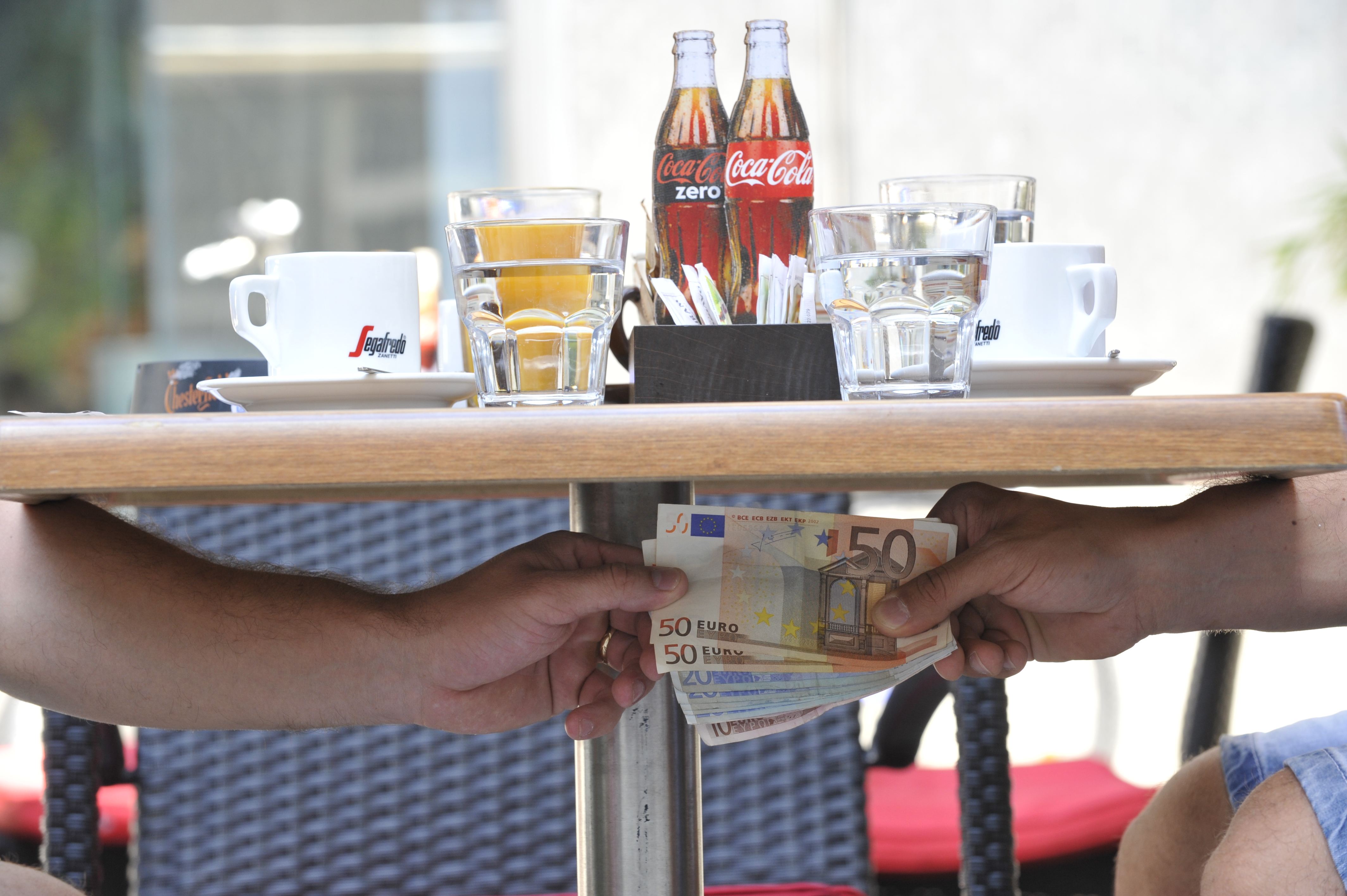 korupcija,denar,miza,podkupnina,bankovci,škandal,evro