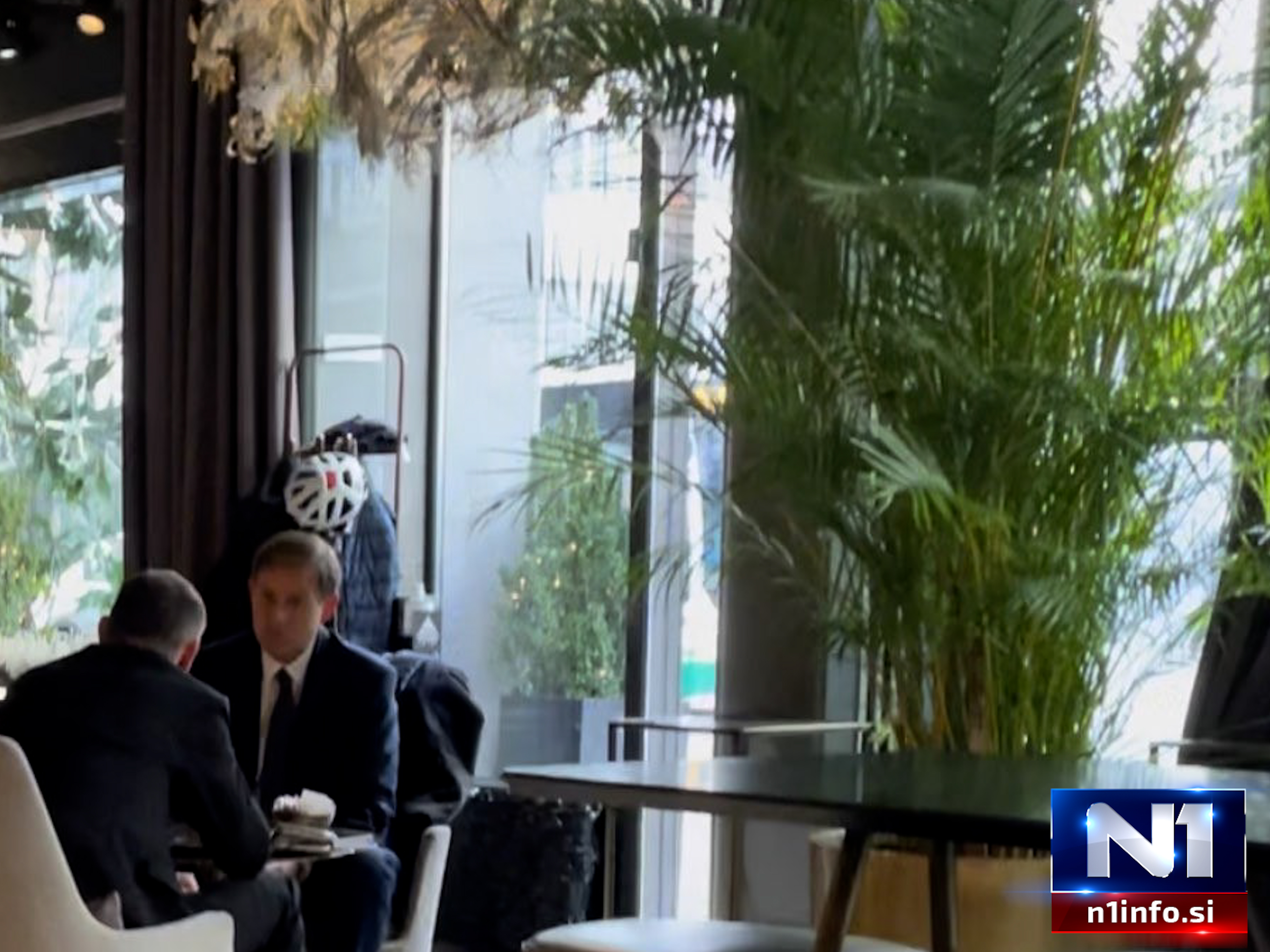 Anže Logar, Miro Cerar, sestanek, gibanje