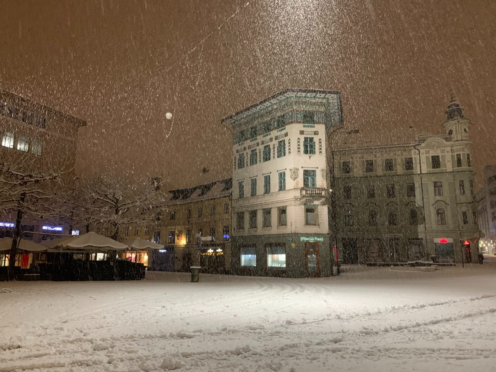 sneg, sneženje, Prešernov trg, Ljubljana