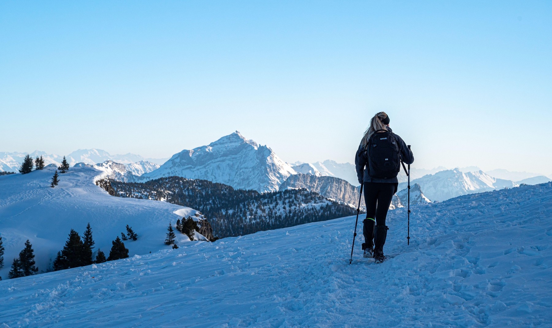 sneg, gore, pohodnik, visokogorje, zimske razmere