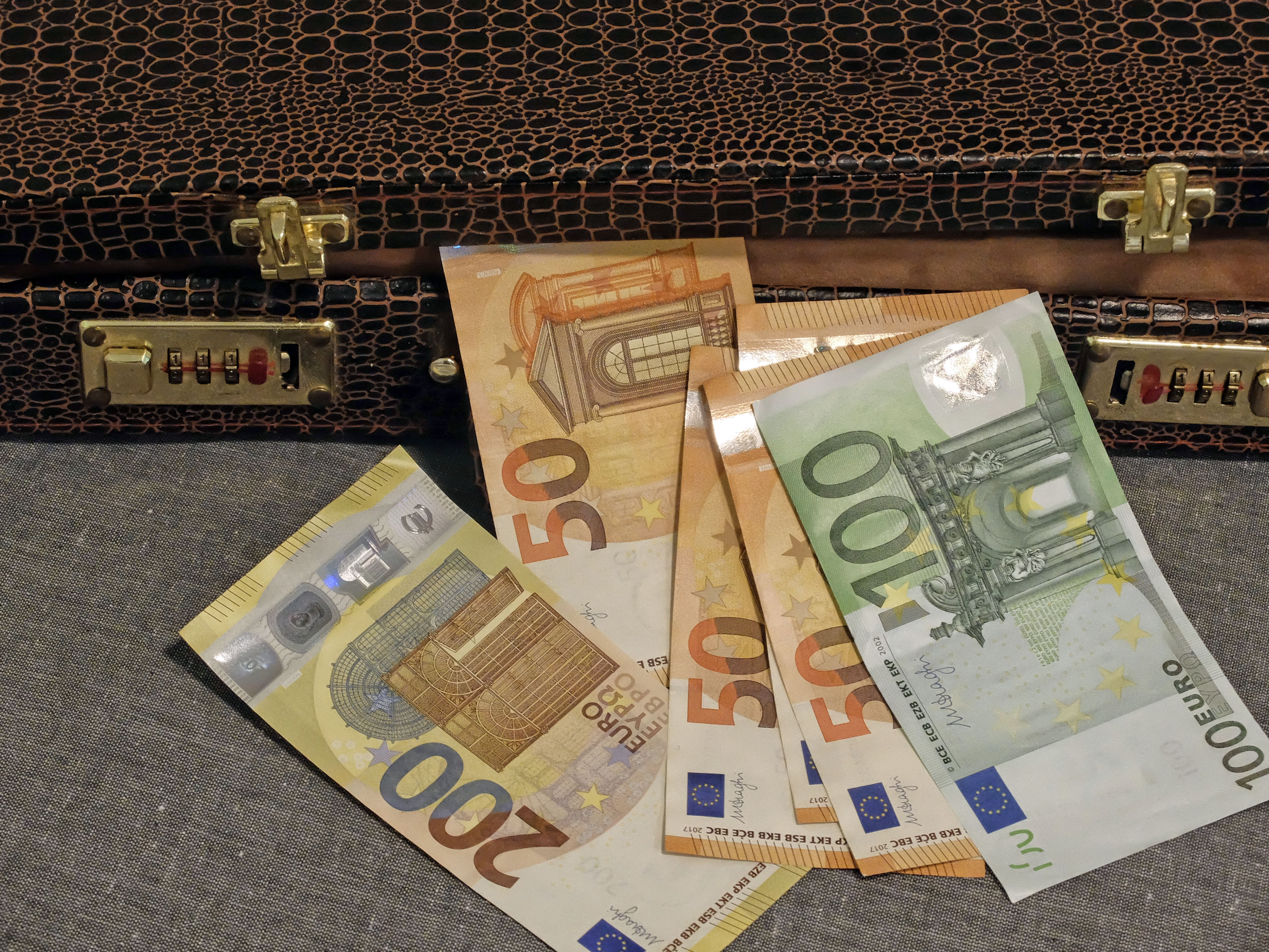 korupcija, denar, podkupnina