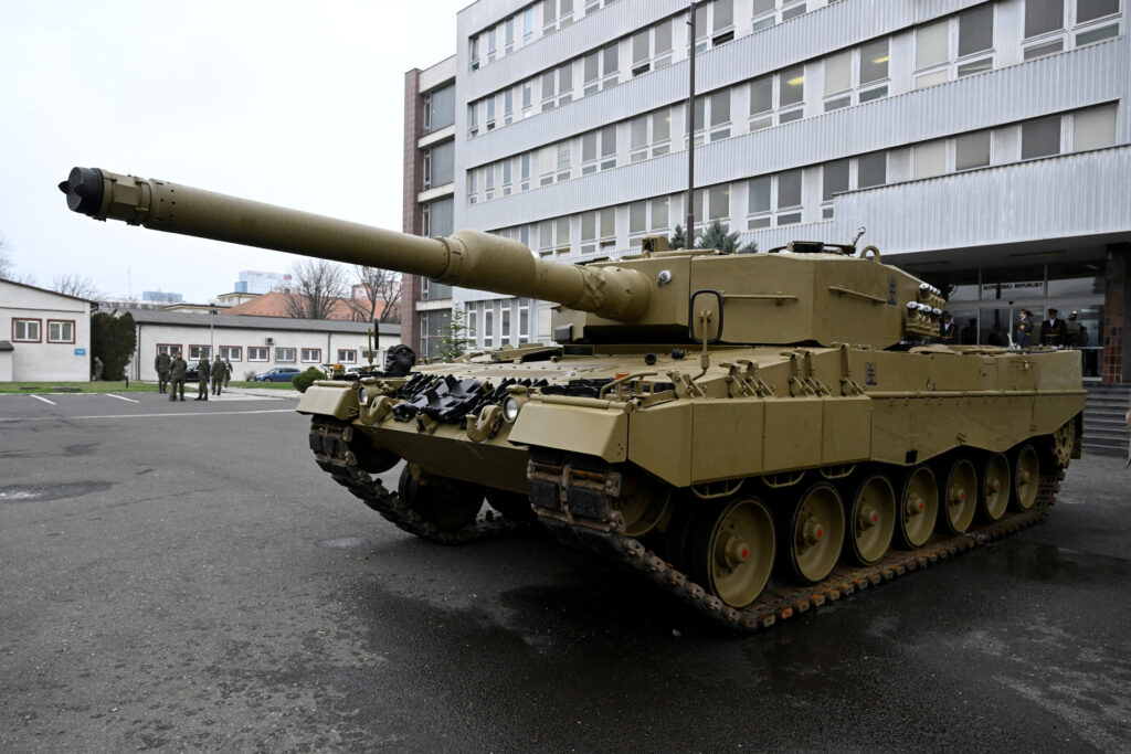 1674305858-2023-01-17T094057Z_694258733_RC209Y9D3INF_RTRMADP_3_UKRAINE-CRISIS-DAVOS-TANKS-1024x683.jpg