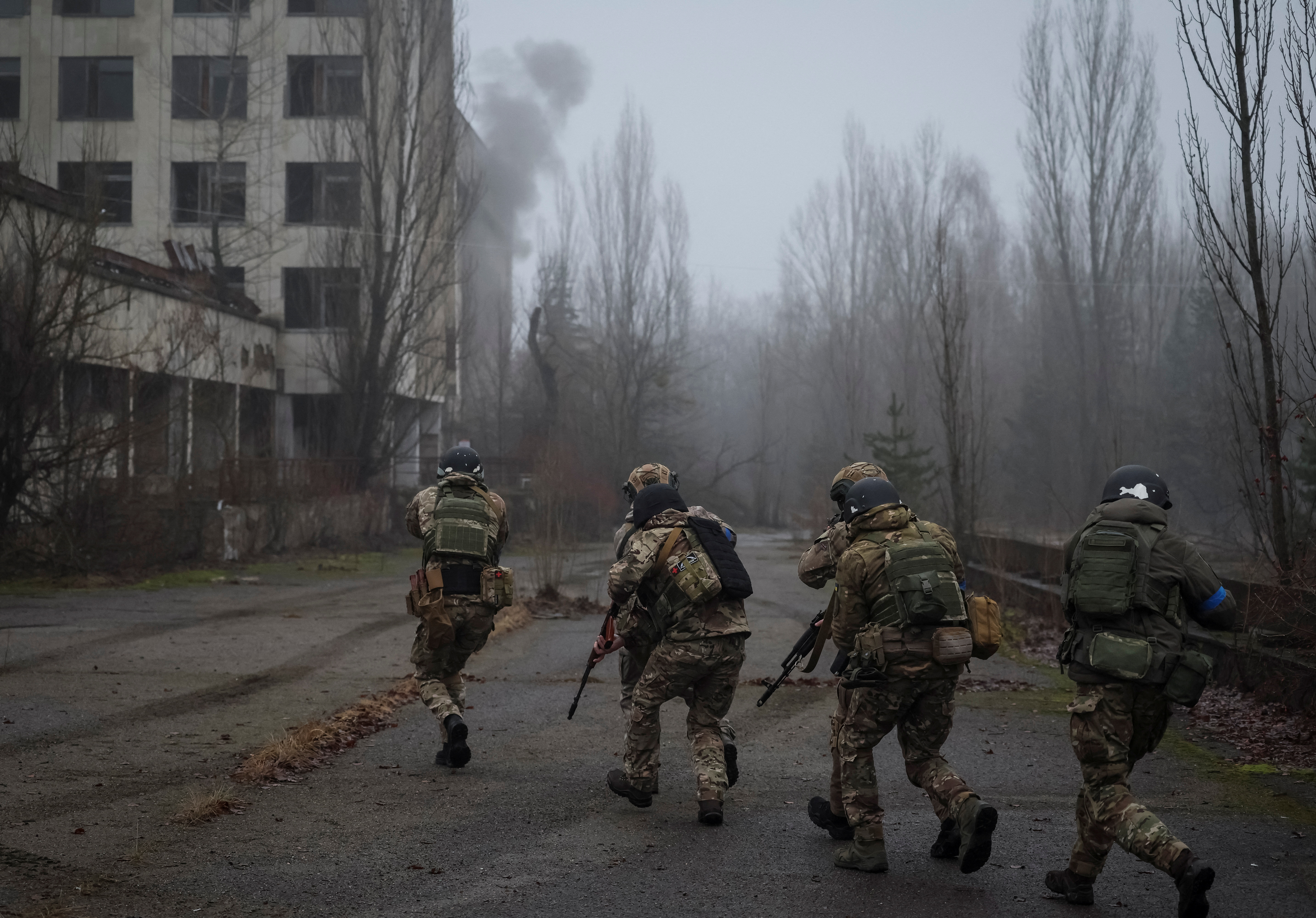 Ukrainian servicemen attend a joint drills near the border with Belarus near Chornobyl