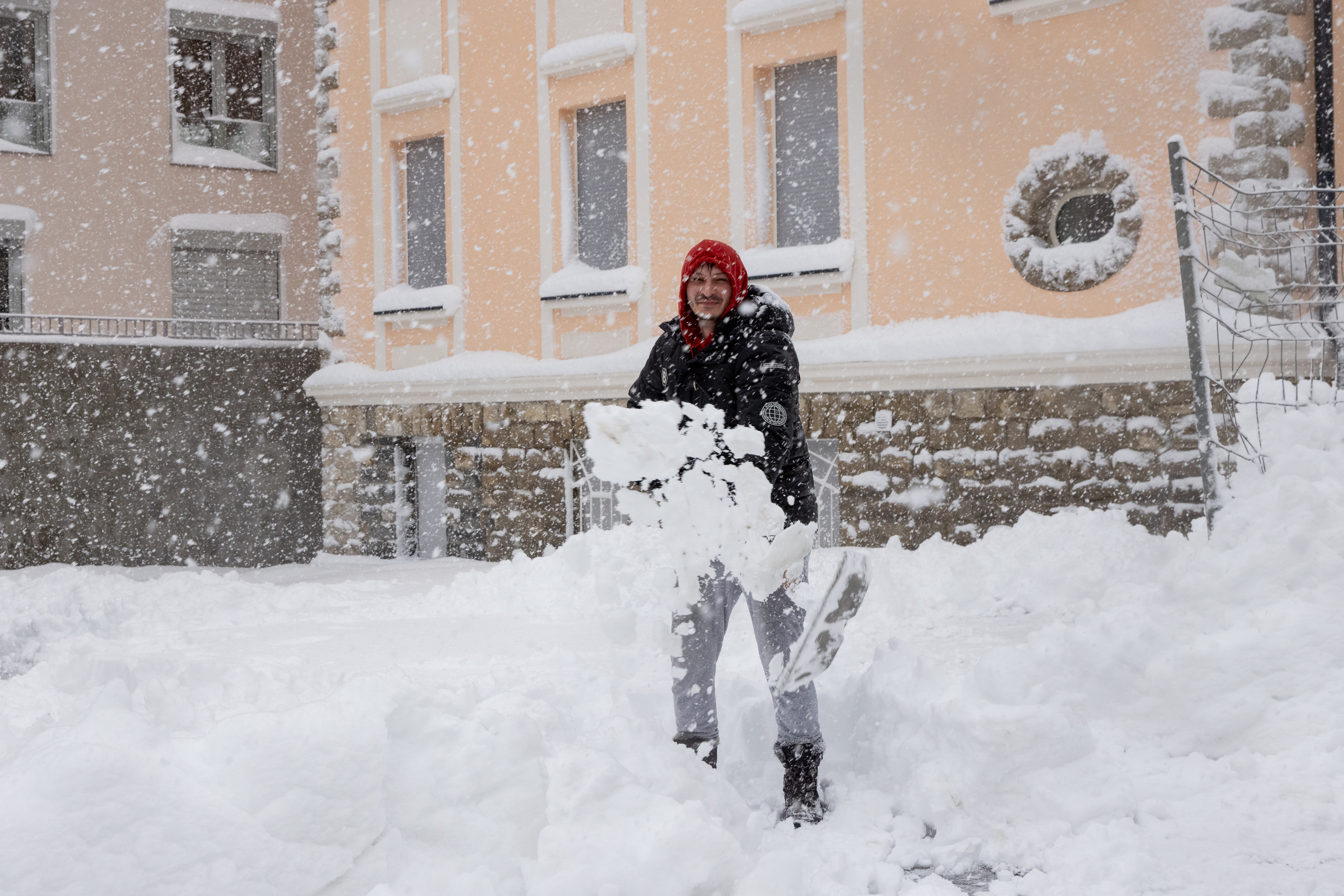 Sneg snežne razmere postojna