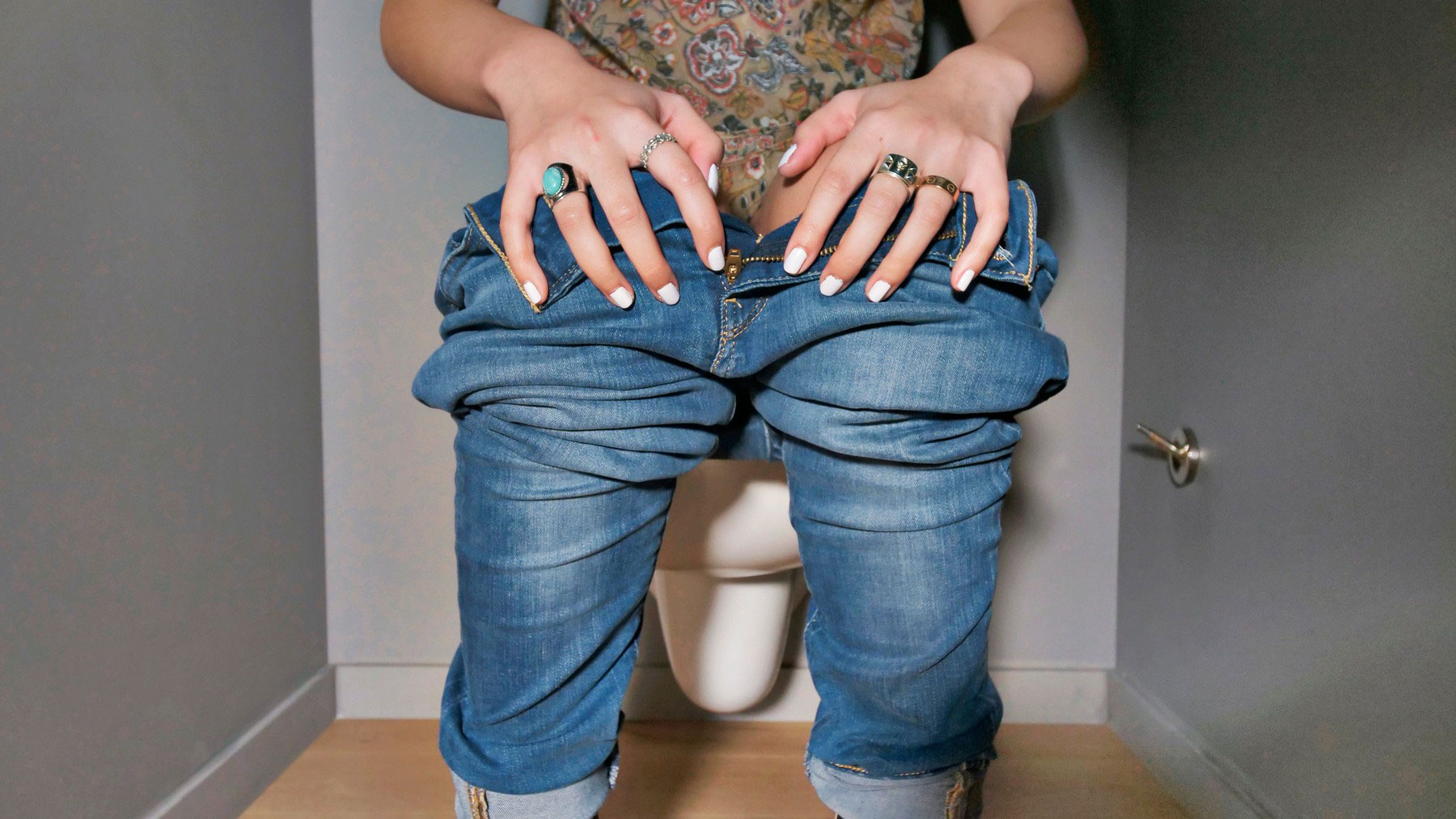 strnišče, wc, ženska