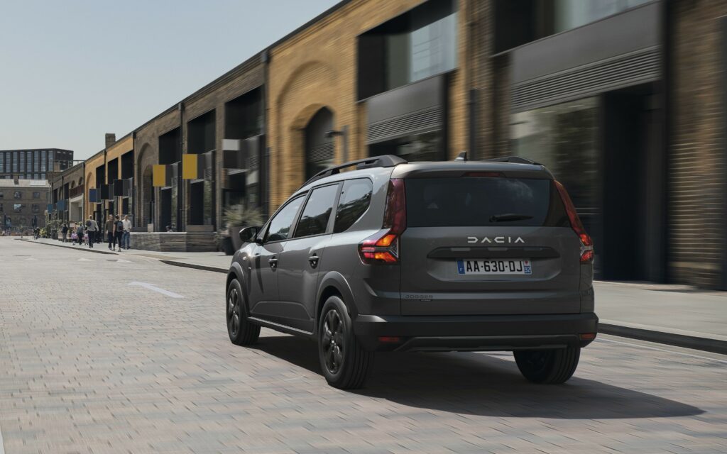 1674491247-DACIA_Jogger_HYBRID_140-1024x640.jpg